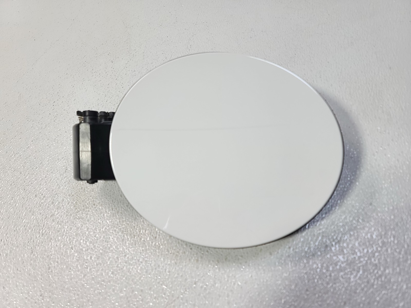 17-23 LAND ROVER DISCOVERY FUEL GAS TANK FILLER DOOR LID TRIM PANEL