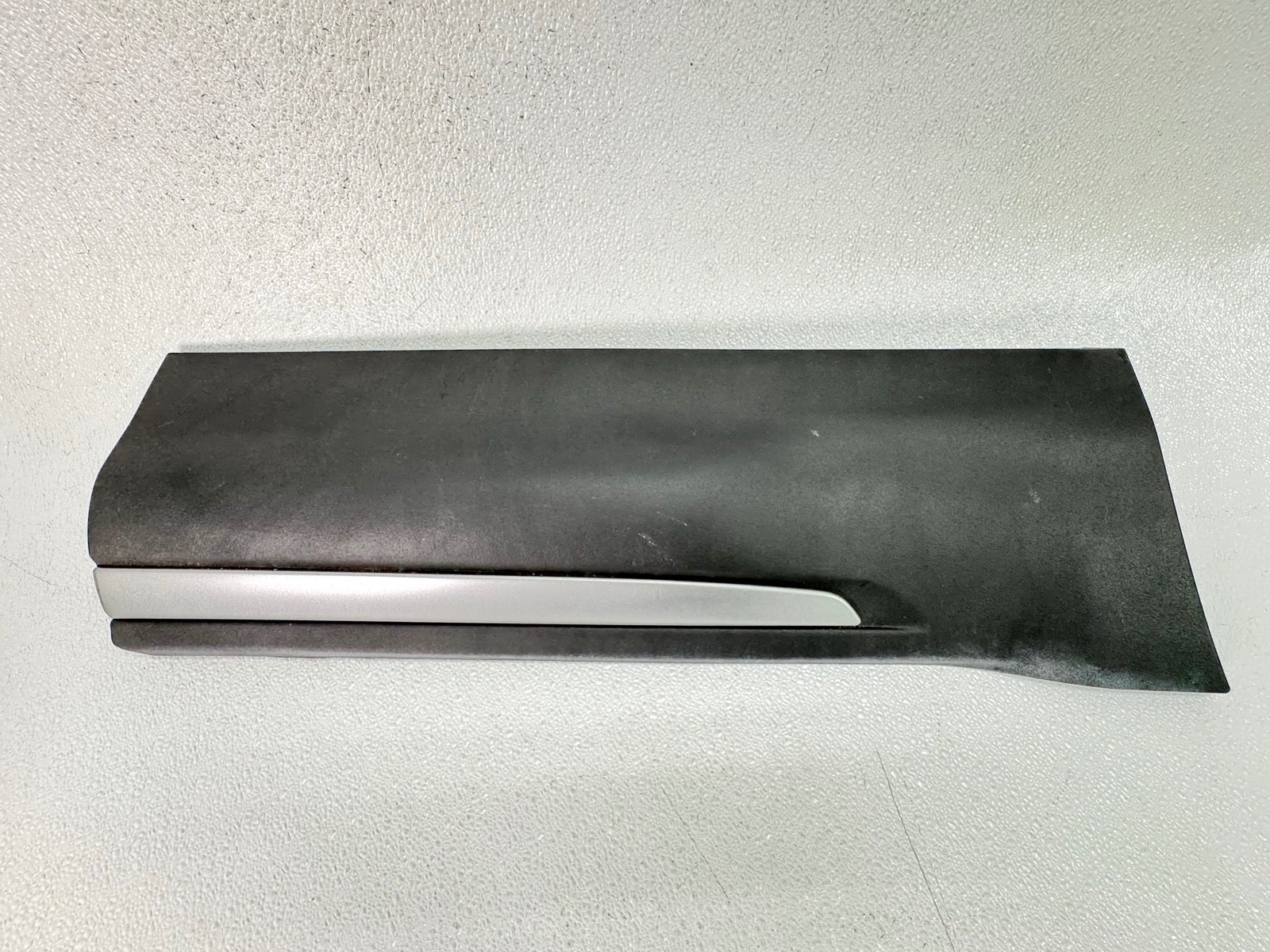12-15 RANGE ROVER EVOQUE REAR RIGHT PASS SIDE DOOR LOWER MOLDING PANEL