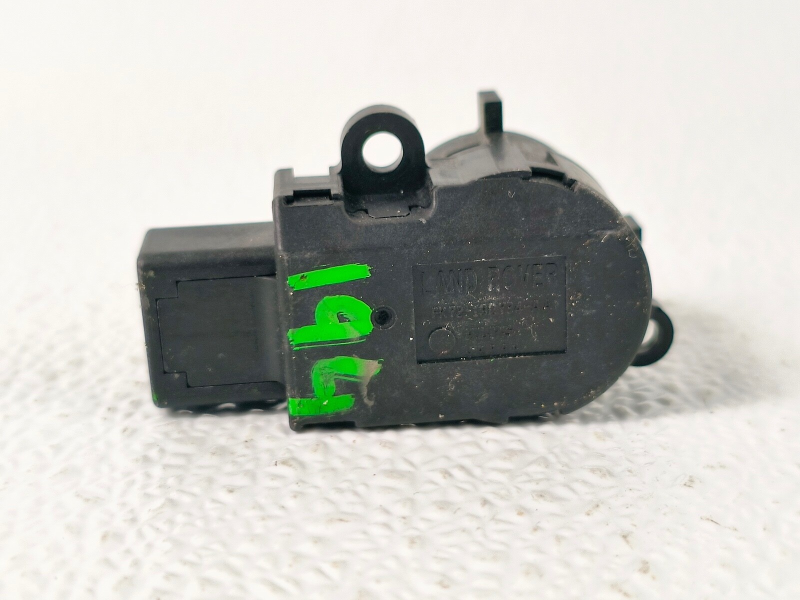 17-20 JAGUAR XE XF F-PACE INTERIOR AIR TEMPERATURE SENSOR CONTROL MODULE