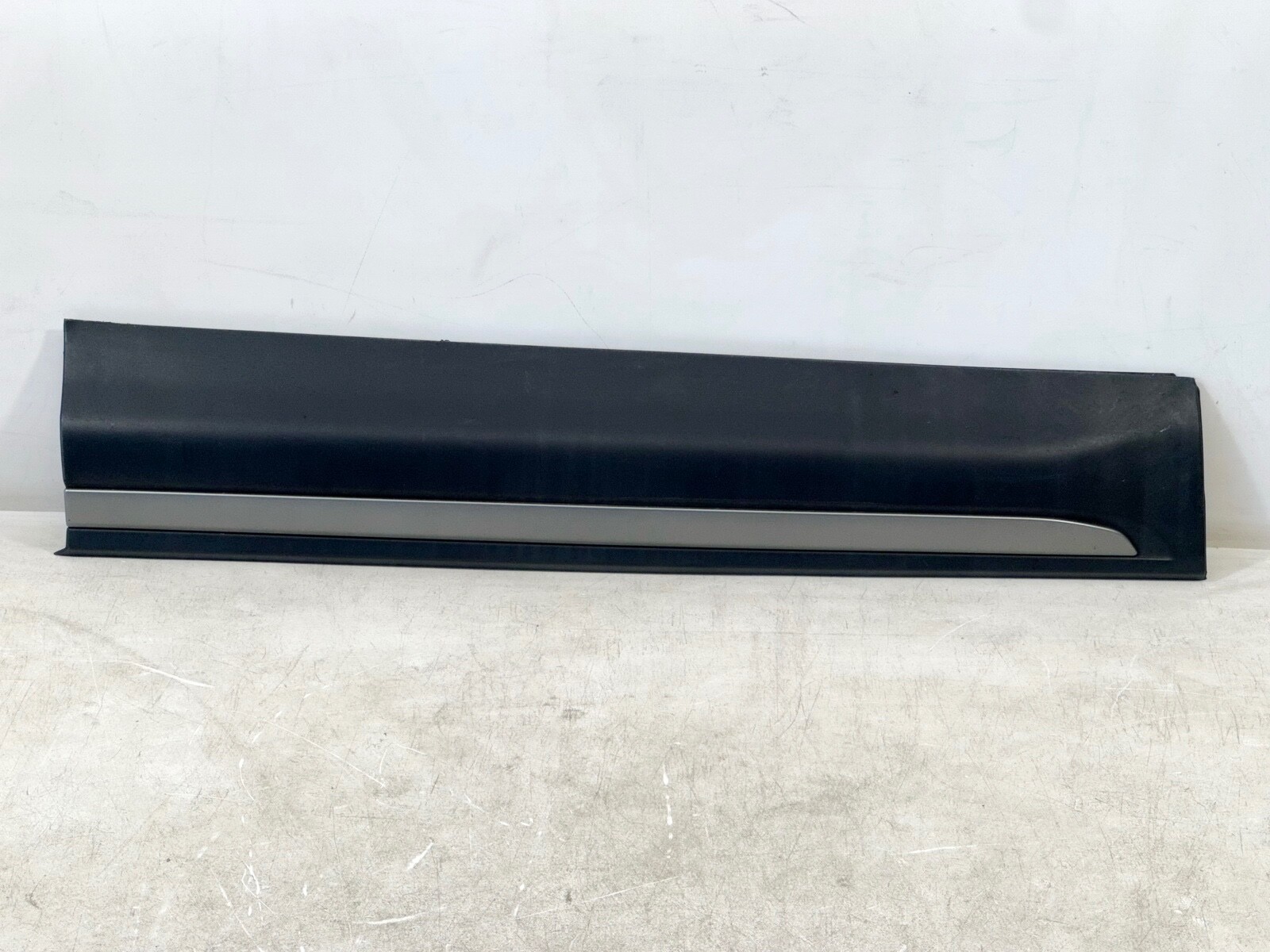 12-15 RANGE ROVER EVOQUE FRONT LEFT DRIVER LH SIDE DOOR LOWER MOLDING PANEL