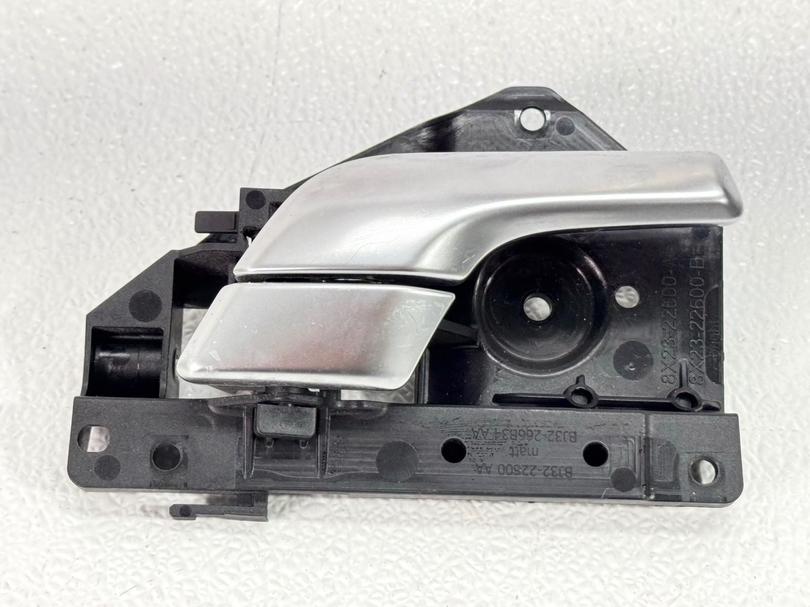 12-19 RANGE ROVER EVOQUE FRONT RIGHT PASS RH SIDE INTERIOR HANDLE BEZEL TRIM