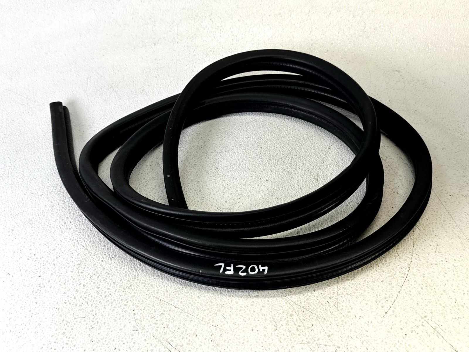 14-20 MITSUBISHI OUTLANDER FRONT LEFT LH SIDE DOOR WEATHERSTRIP RUBBER SEAL