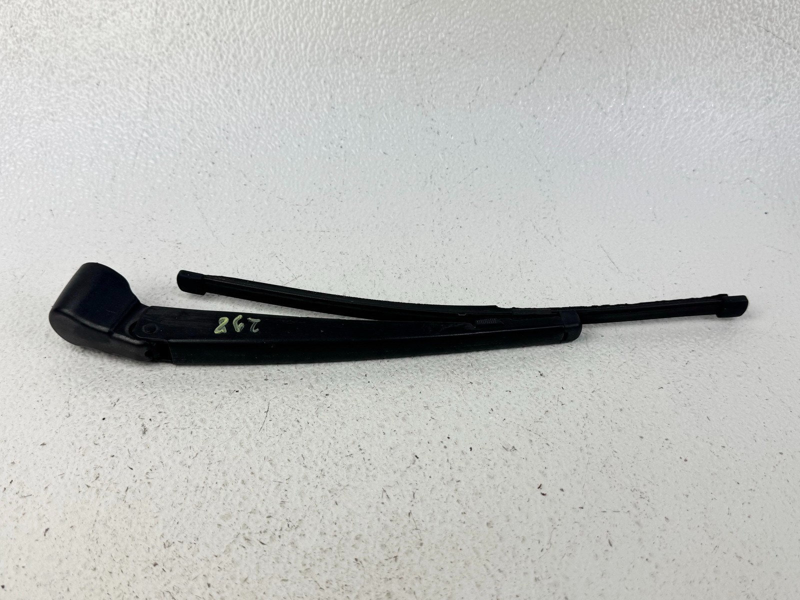 17-19 INFINITI QX30 TAILGATE LIFTGATE BACK WINDSHIELD WIPER ARM W / BLADE