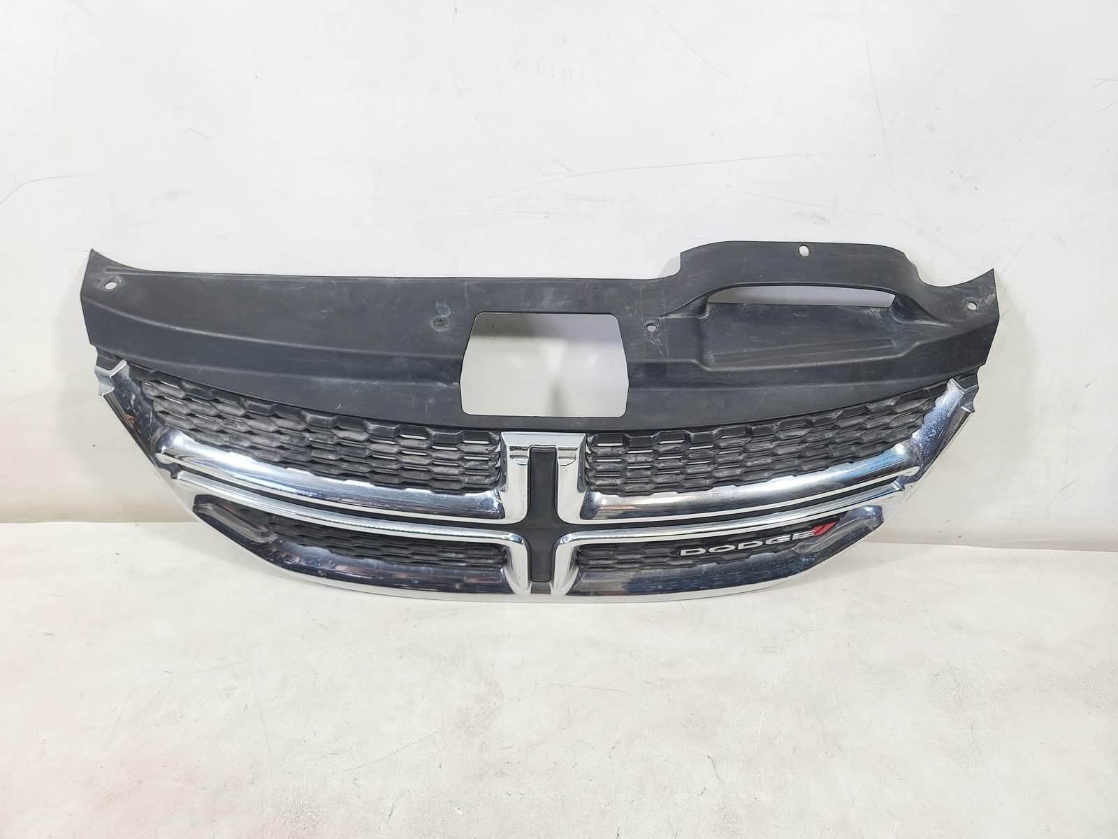 11-20 DODGE JOURNEY FRONT BUMPER RADIATOR UPPER MAIN GRILL GRILLE