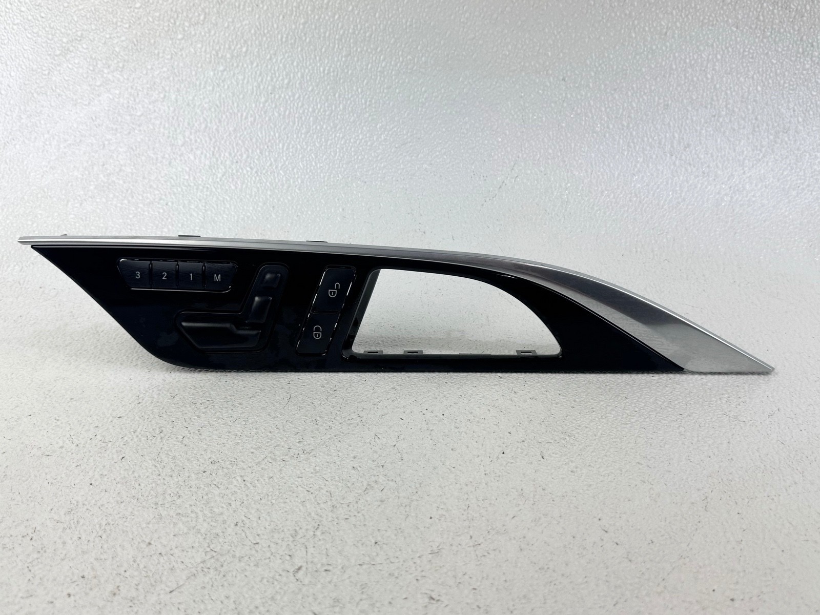 17-19 INFINITI QX30 FRONT RIGHT PASSENGER SIDE DOOR TRIM BEZEL COVER PANEL