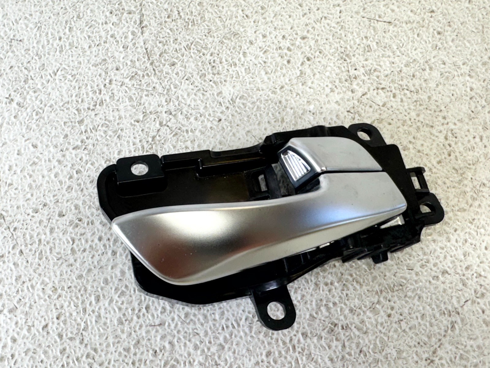 16-20 KIA SORENTO FRONT RIGHT RH PASS SIDE INTERIOR DOOR HANDLE