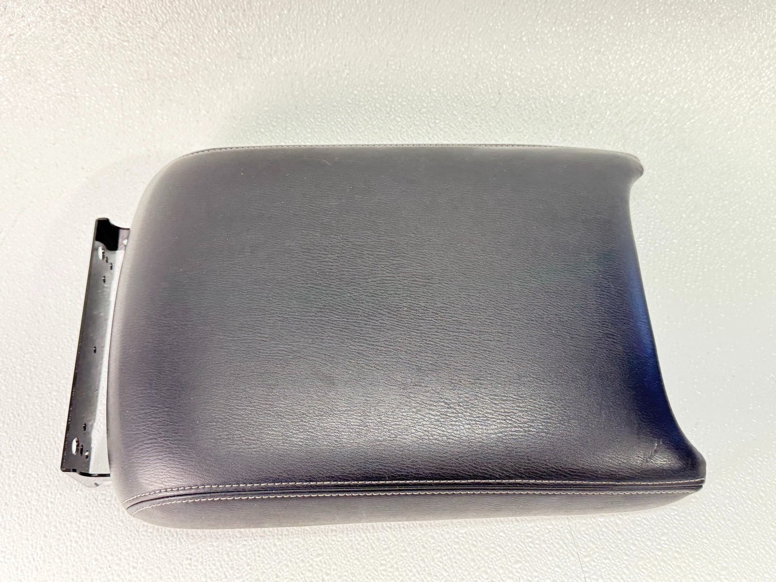 14-18 INFINITI QX80 CENTER CONSOLE ARM REST STORAGE COVER PANEL