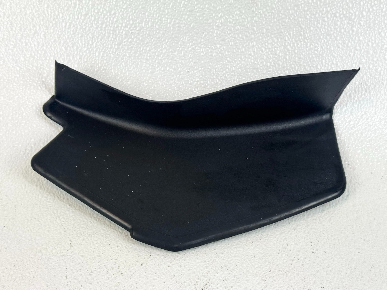 17-22 JAGUAR F-PACE REAR RIGHT RH TAILIGHT SHIELD GUARD COVER TRIM PANEL
