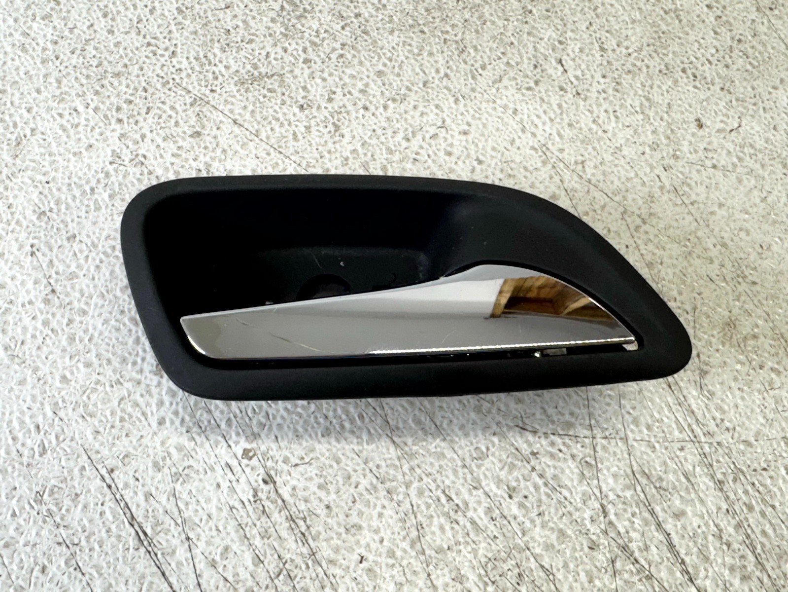 11-16 CHEVROLET CRUZE FRONT RIGHT PASSENGER SIDE INTERIOR DOOR HANDLE