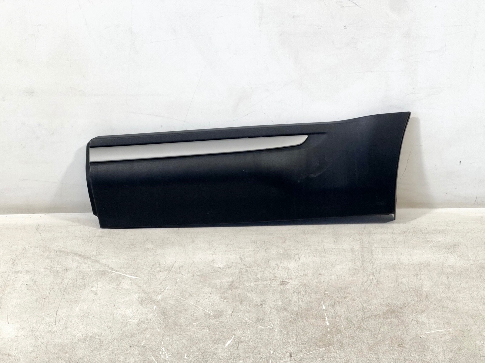 12-15 RANGE ROVER EVOQUE REAR LEFT DRIVER LH SIDE DOOR LOWER MOLDING PANEL