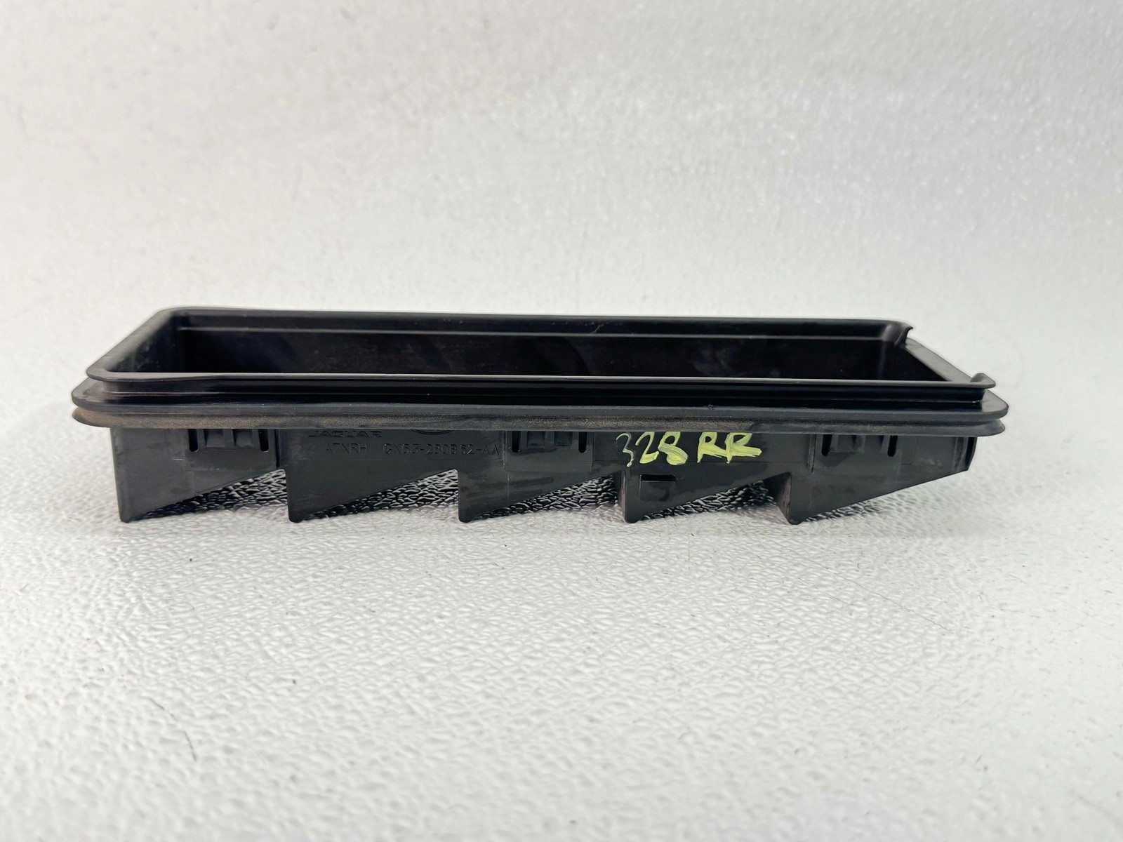 17-20 JAGUAR F-PACE REAR RIGHT PASS SIDE QUARTER PRESSURE AIR VENT GRILLE