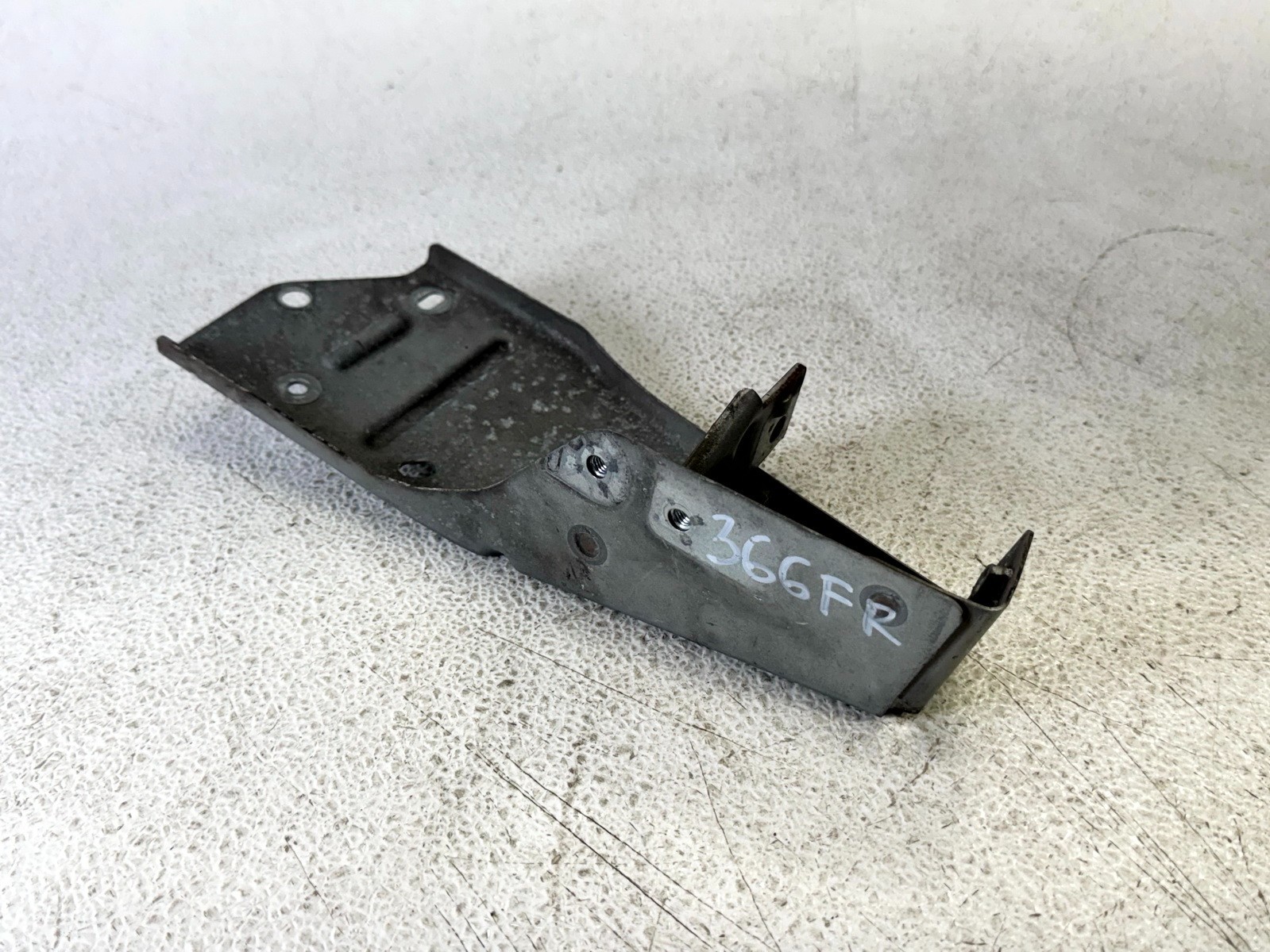 14-20 MITSUBISHI OUTLANDER FRONT RIGHT RH SIDE BUMPER SUPPORT MOUNT BRACKET