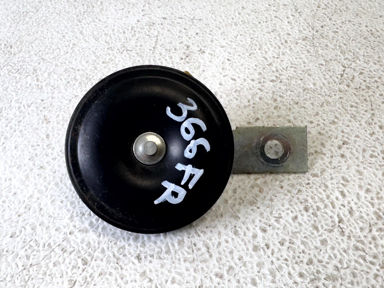 14-20 MITSUBISHI OUTLANDER RIGHT RH PASS SIDE LOW PITCH NOTE HORN SIGNAL
