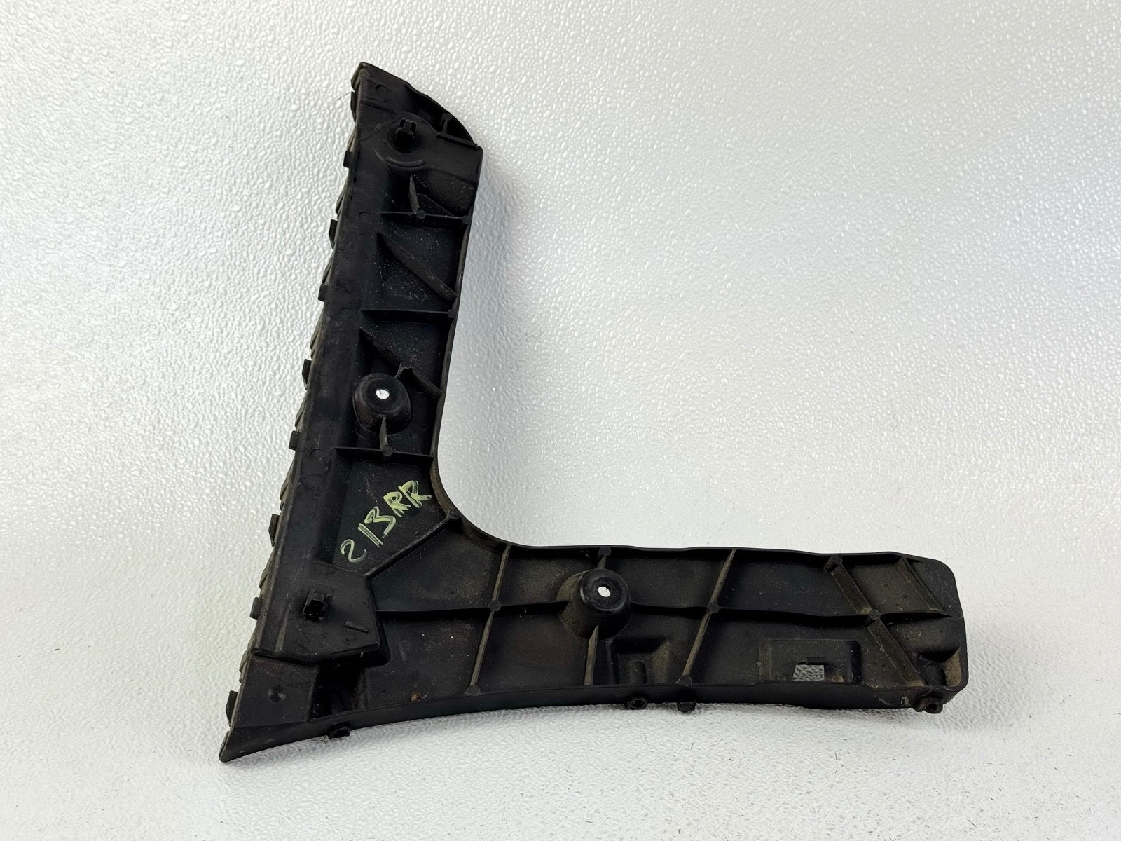 12-18 AUDI A6 S6 C7 REAR RIGHT PASSENGER SIDE BUMPER GUIDE BRACKET MOUNT