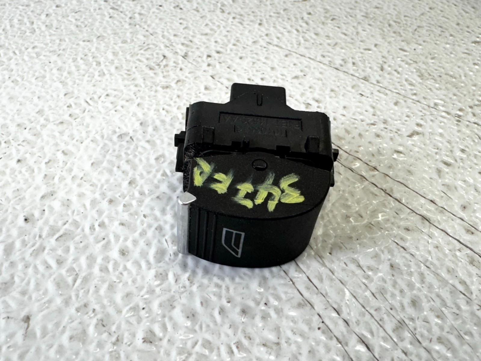 17-19 FORD ESCAPE FRONT RIGHT RH PASS SIDE DOOR WINDOW CONTROL SWITCH BUTTON