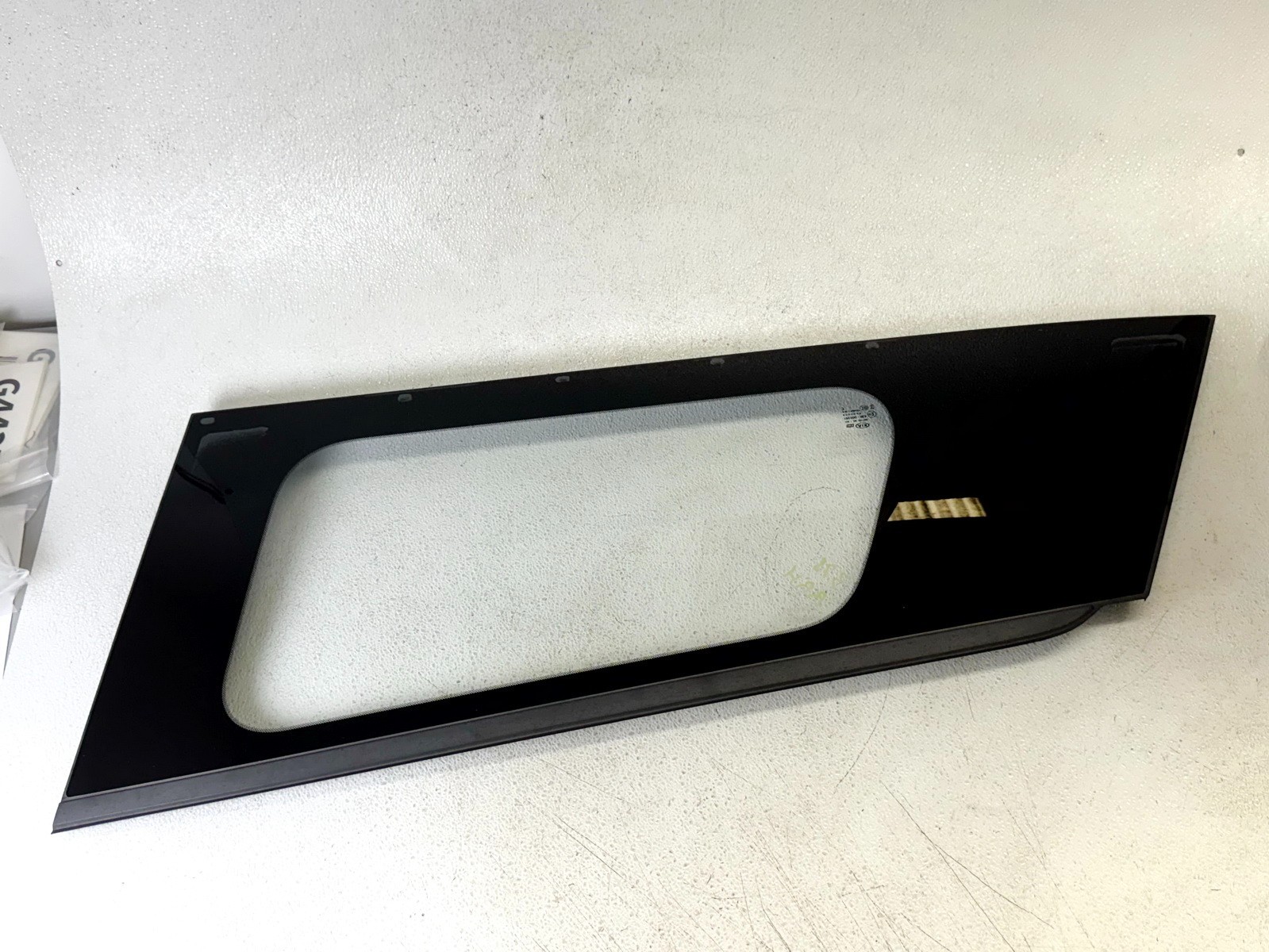 15-21 KIA SEDONA REAR RIGHT RH PASS SIDE QUARTER PANE AUTO GLASS