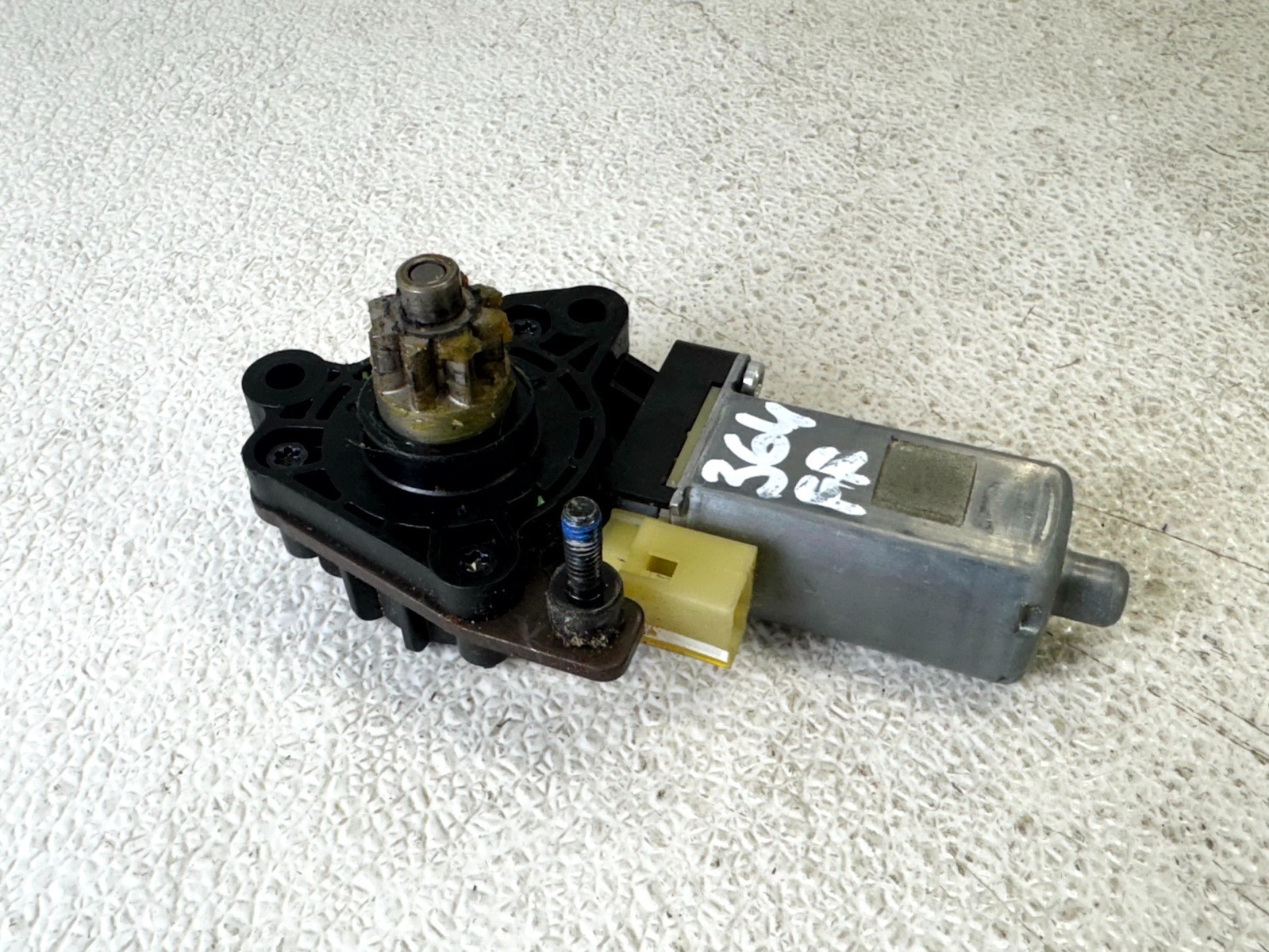 16-20 KIA SORENTO FRONT RIGHT RH PASS SIDE SEAT ADJUST CONTROL MOTOR