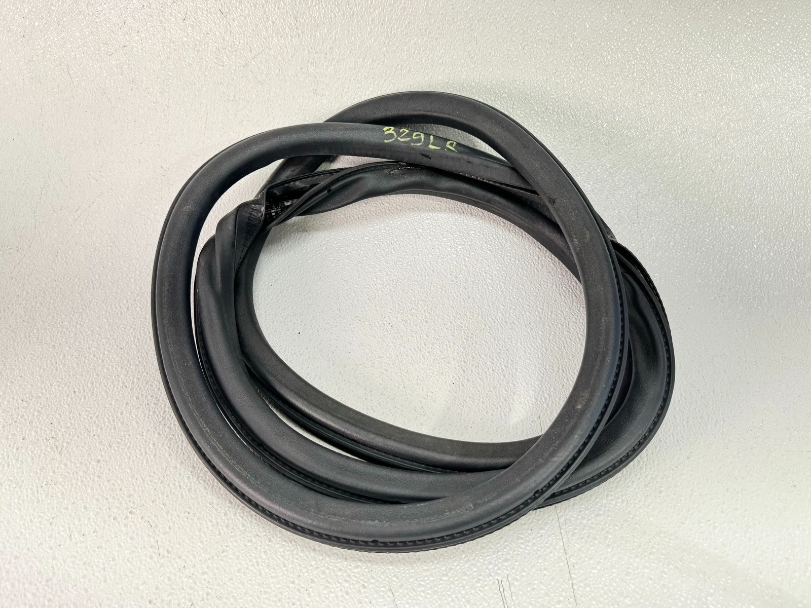 13-20 LINCOLN MKZ REAR LEFT LH DRIVER SIDE DOOR WEATHERSTRIP RUBBER SEAL