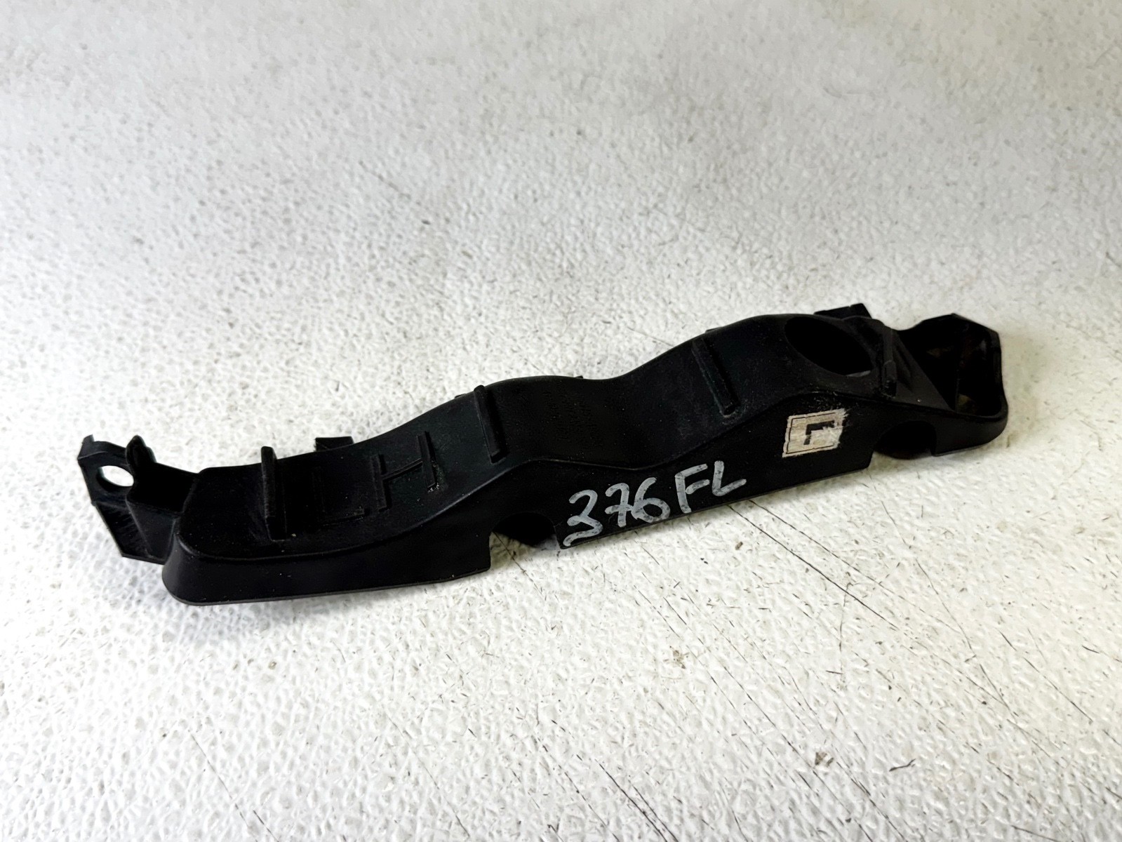 15-21 KIA SEDONA FRONT LEFT LH DRIVER SIDE BUMPER SUPPORT MOUNT BRACKET