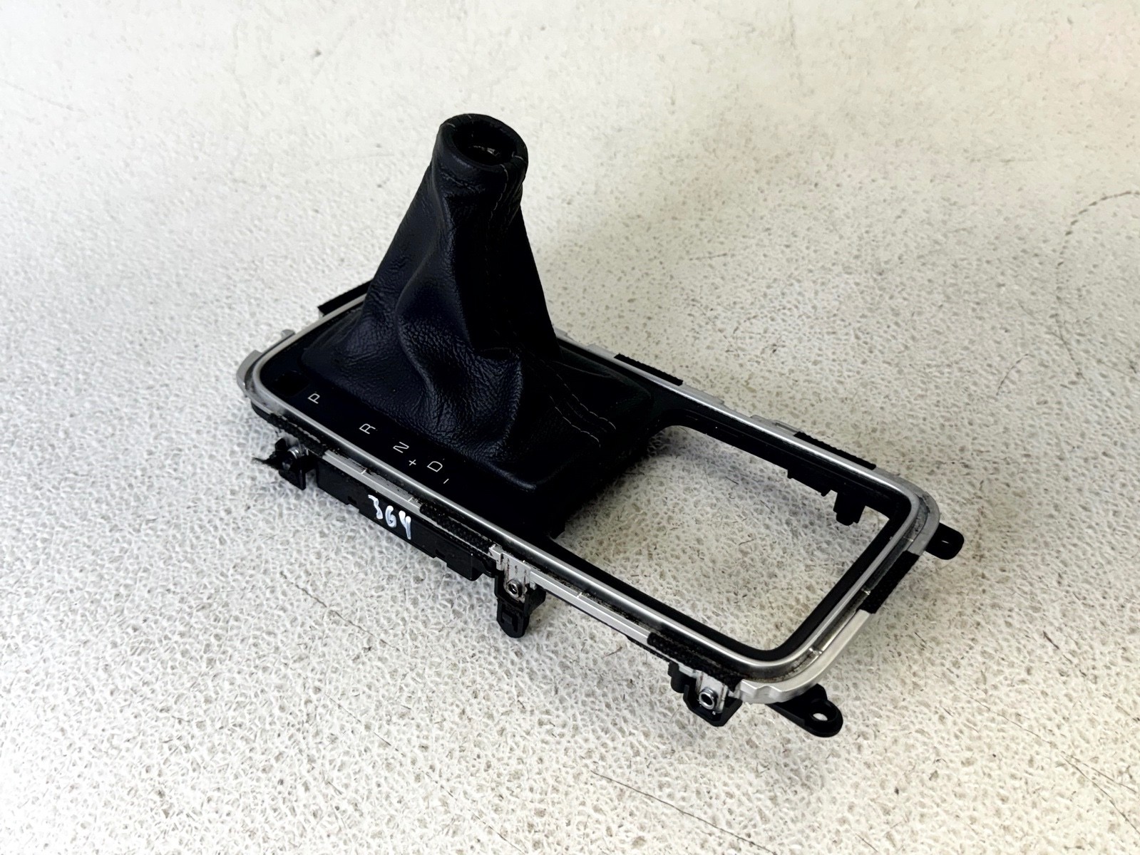 16-20 KIA SORENTO CENTER CONSOLE SHIFTER BEZEL TRIM COVER PANEL