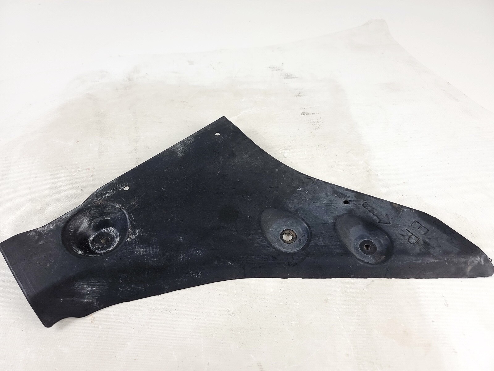 14-23 INFINITI Q50 Q60 REAR RH FLOOR SUBFRAME UNDERBODY MOUNT STAY BRACKET