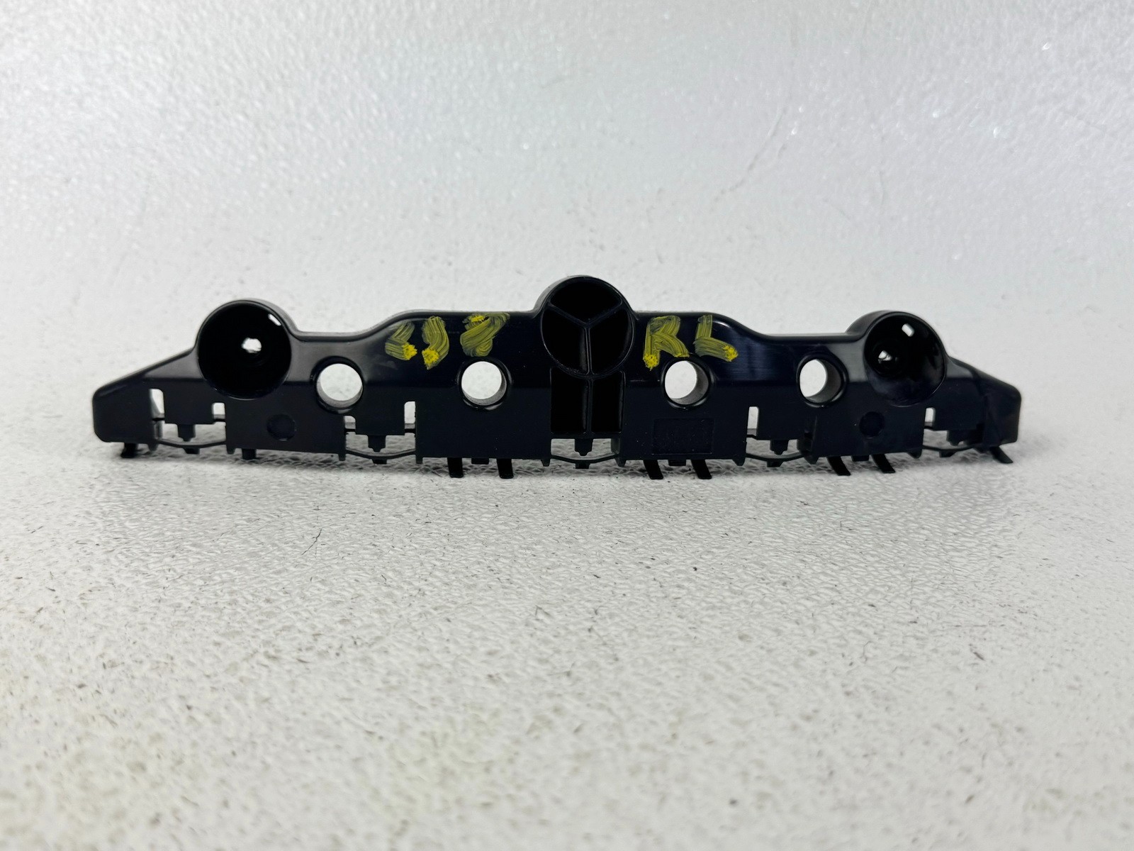17-19 INFINITI QX30 REAR LEFT LH DRIVER SIDE BUMPER SUPPORT MOUNT BRACKET