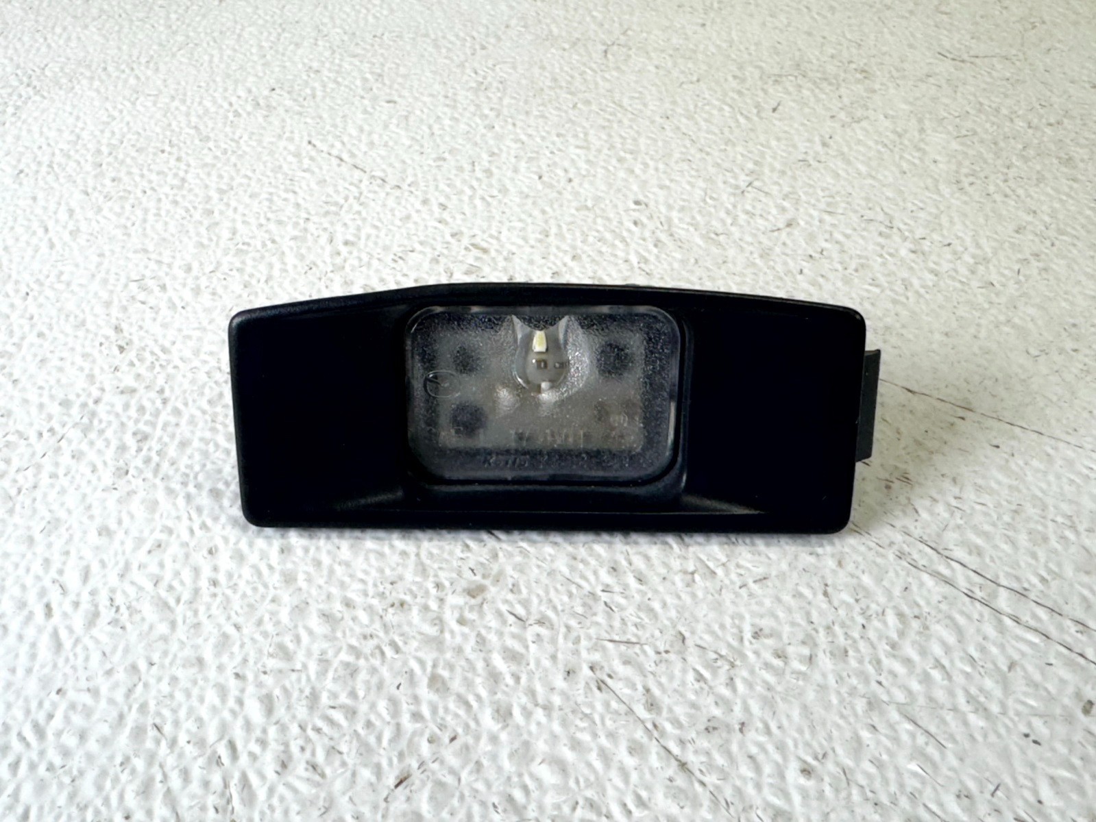 19-25 MAZDA 3 REAR LEFT OR RIGHT SIDE LICENCE PLATE NUMBER LIGHT LAMP