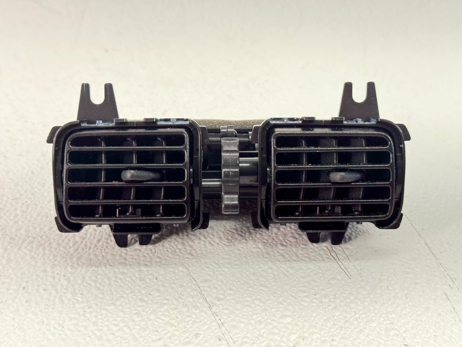 13-20 INFINITI QX60 JX35 REAR CENTER CONSOLE AIR VENT GRILLE TRIM PANEL