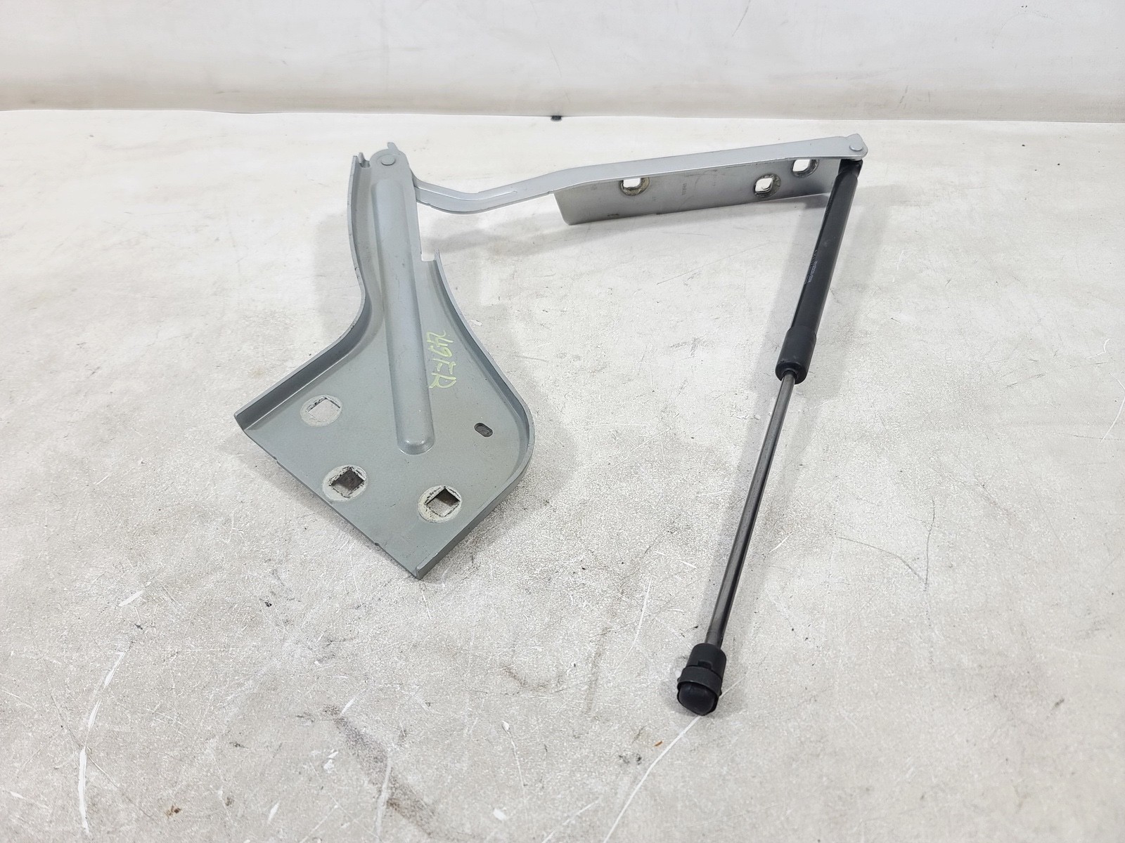 17-20 JAGUAR F-PACE FRONT RIGHT SIDE HOOD BONNET STRUT LIFT CYLINDER HINGE
