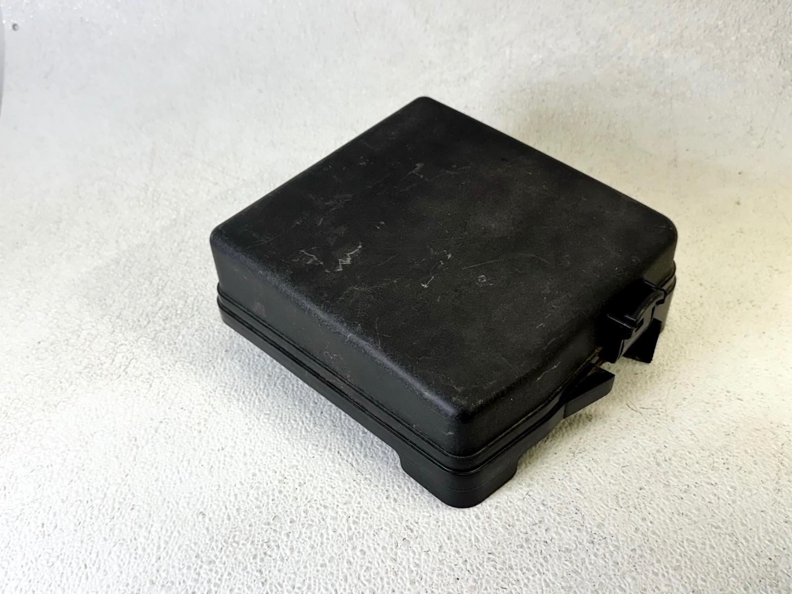 15-18 KIA SEDONA FWD 3.3L ENGINE MOTOR FUSE JUNCTION BOX RELAY COVER