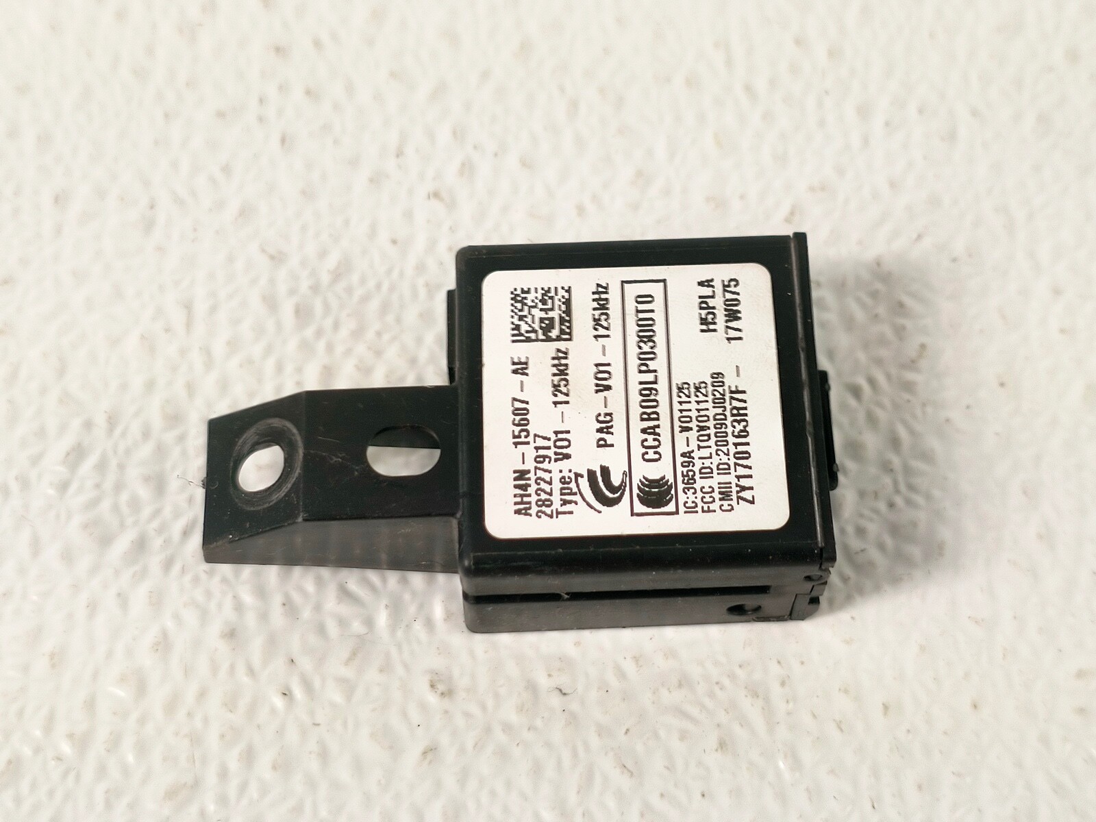 17-20 JAGUAR F-PACE KEYLESS GO ENTRY RECEIVER COMPUTER CONTROL MODULE