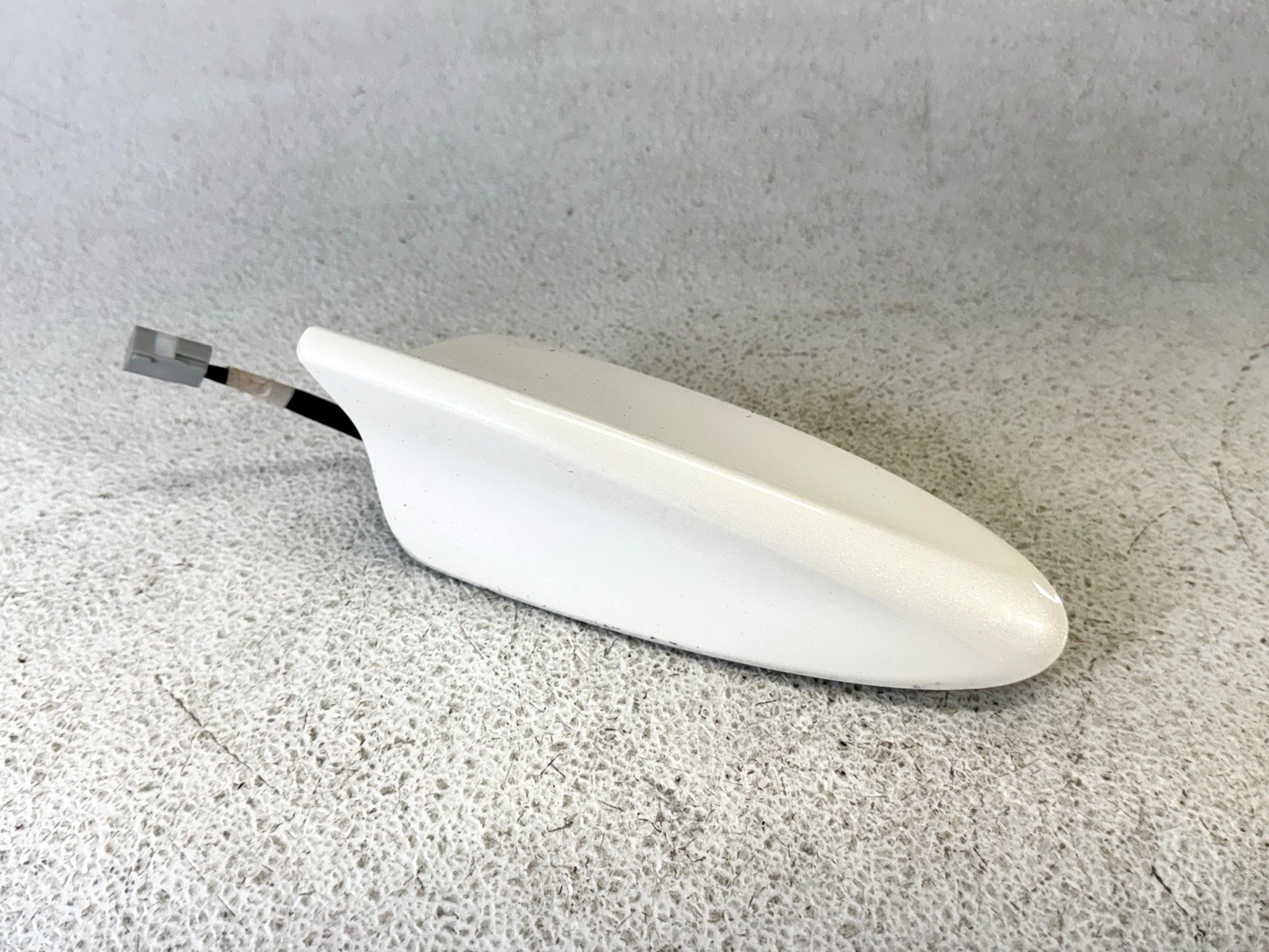 16-23 MAZDA CX-9 CX9 OVERHEAD ROOF AM FM SHARK FIN ANTENNA RECIEVER W/ COVER