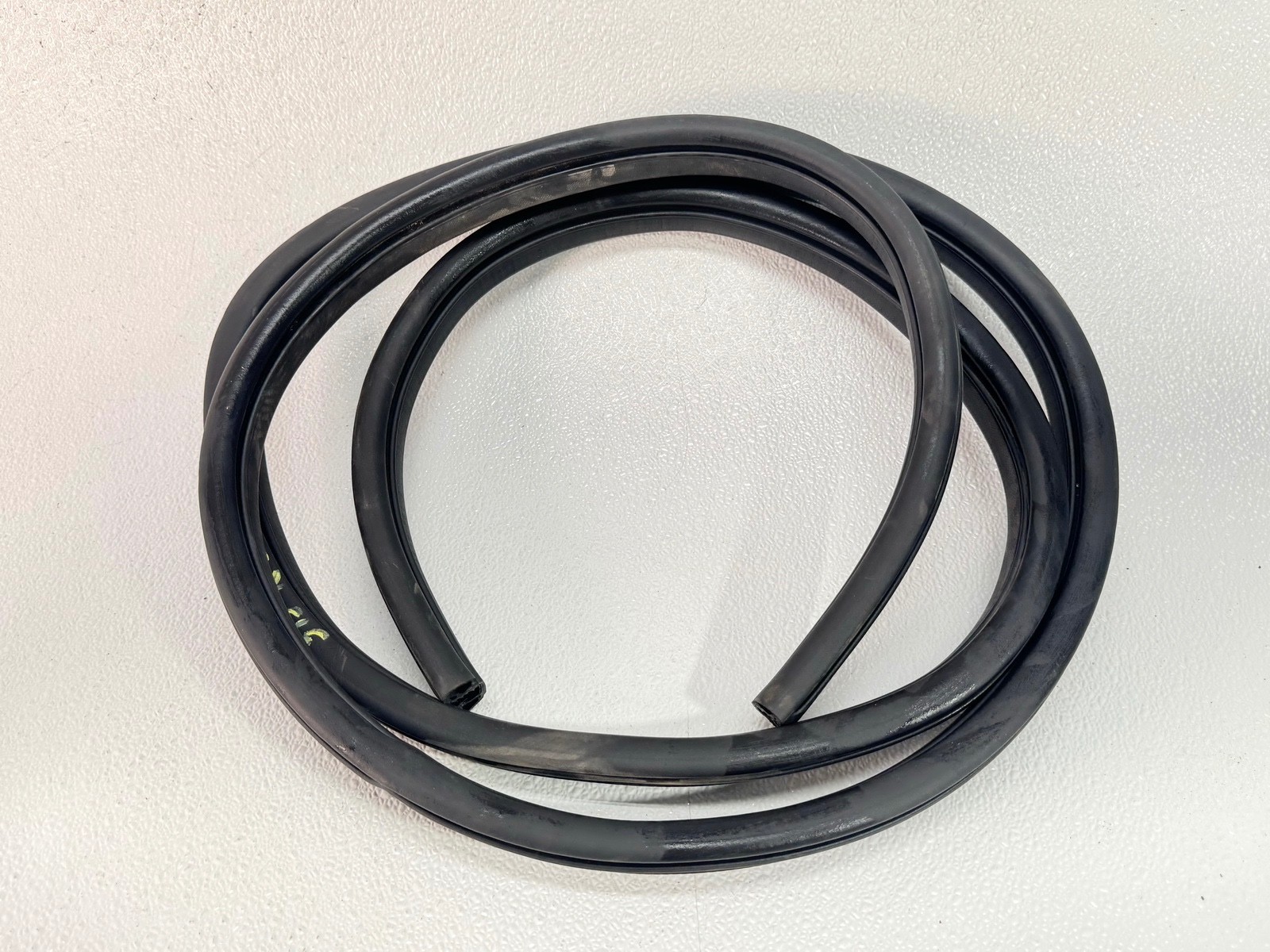 13-19 FORD ESCAPE REAR LEFT DRIVER LH SIDE DOOR WEATHERSTRIP SEAL COVER