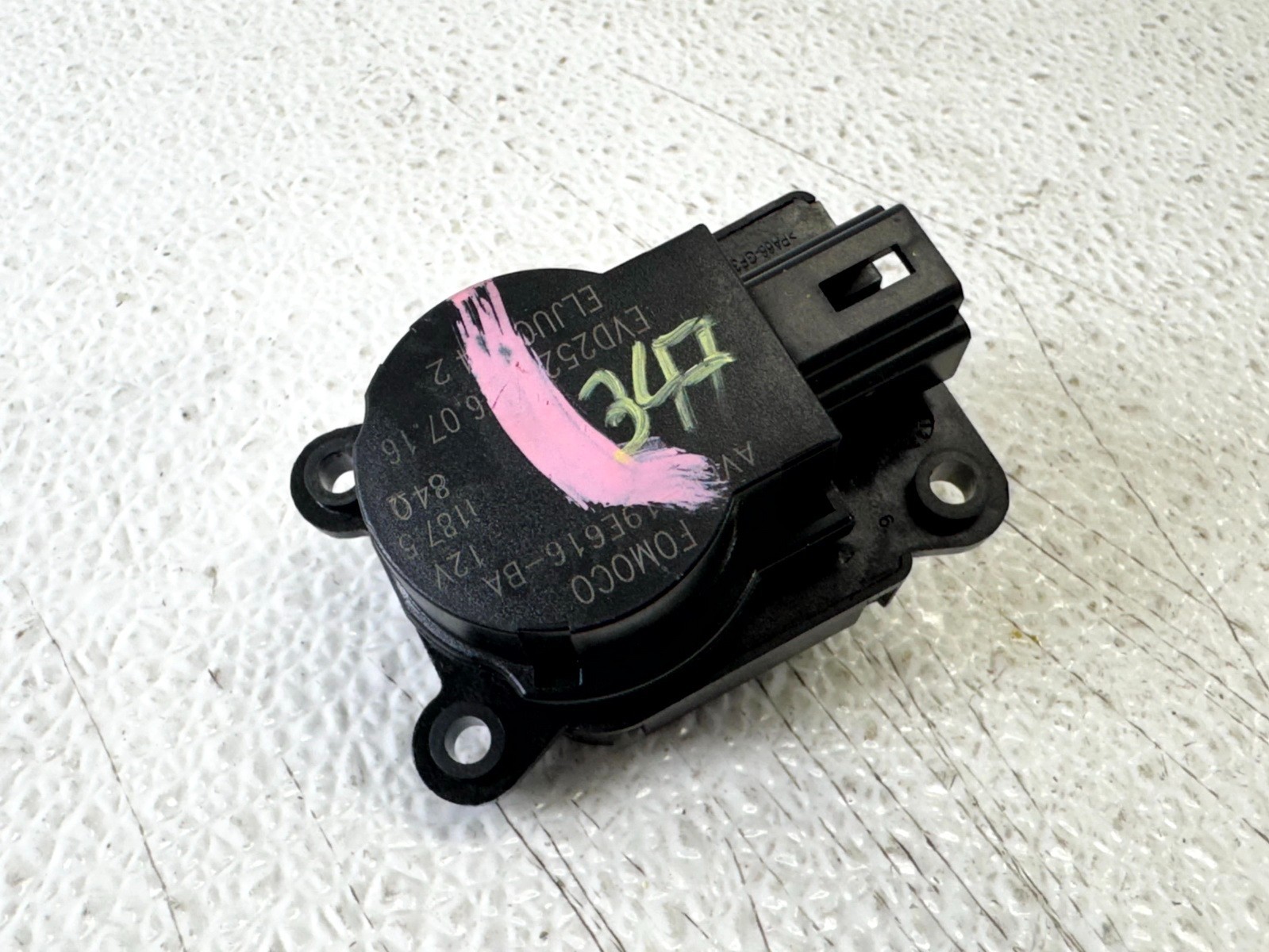 17-19 FORD ESCAPE HVAC A / C HEATER FLAP BLEND DOOR MOTOR ACTUATOR
