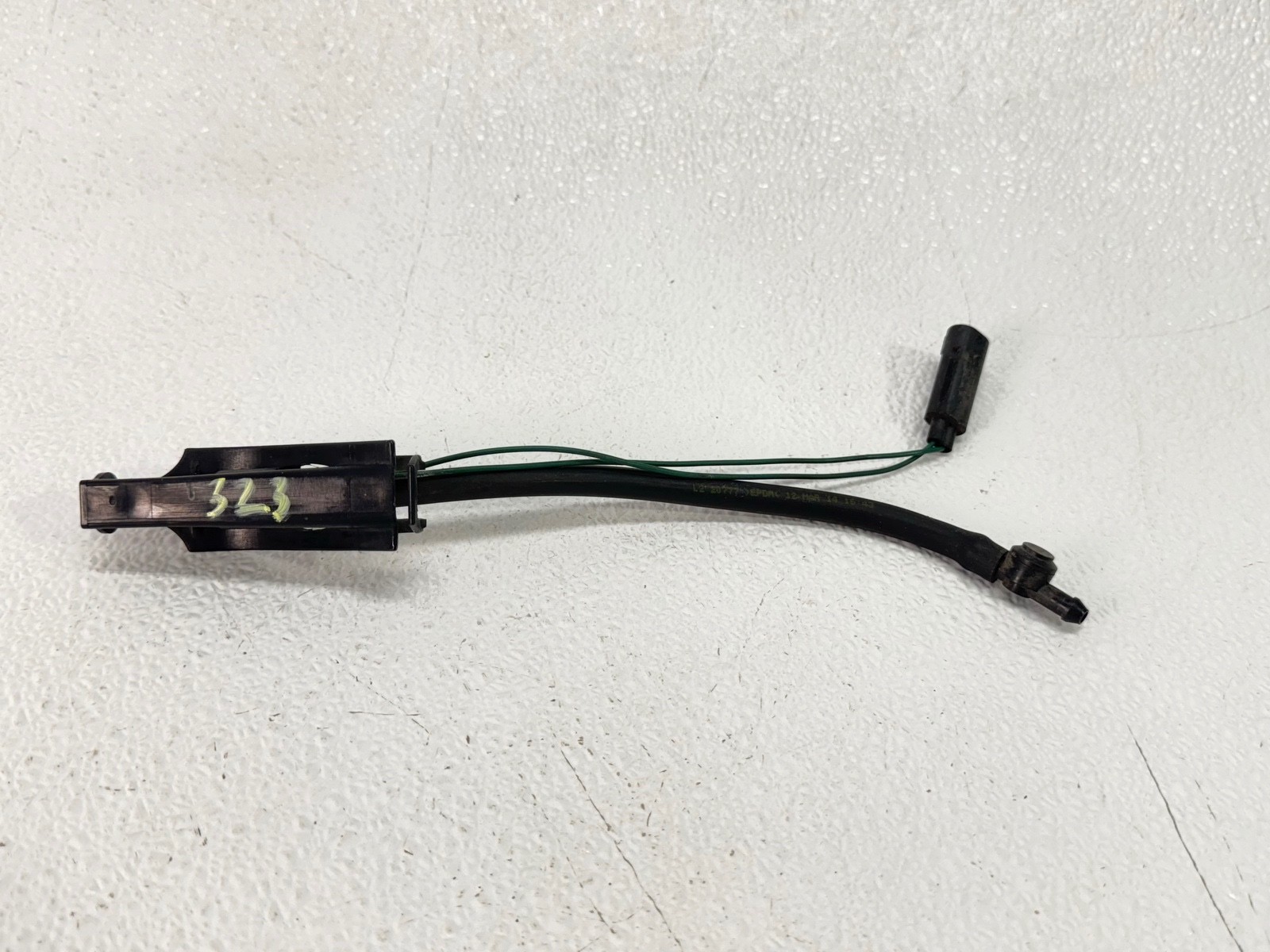 12-19 RANGE ROVER EVOQUE RIGHT PASSENGER SIDE WINDSHIELD WIPER WASHER NOZZLE