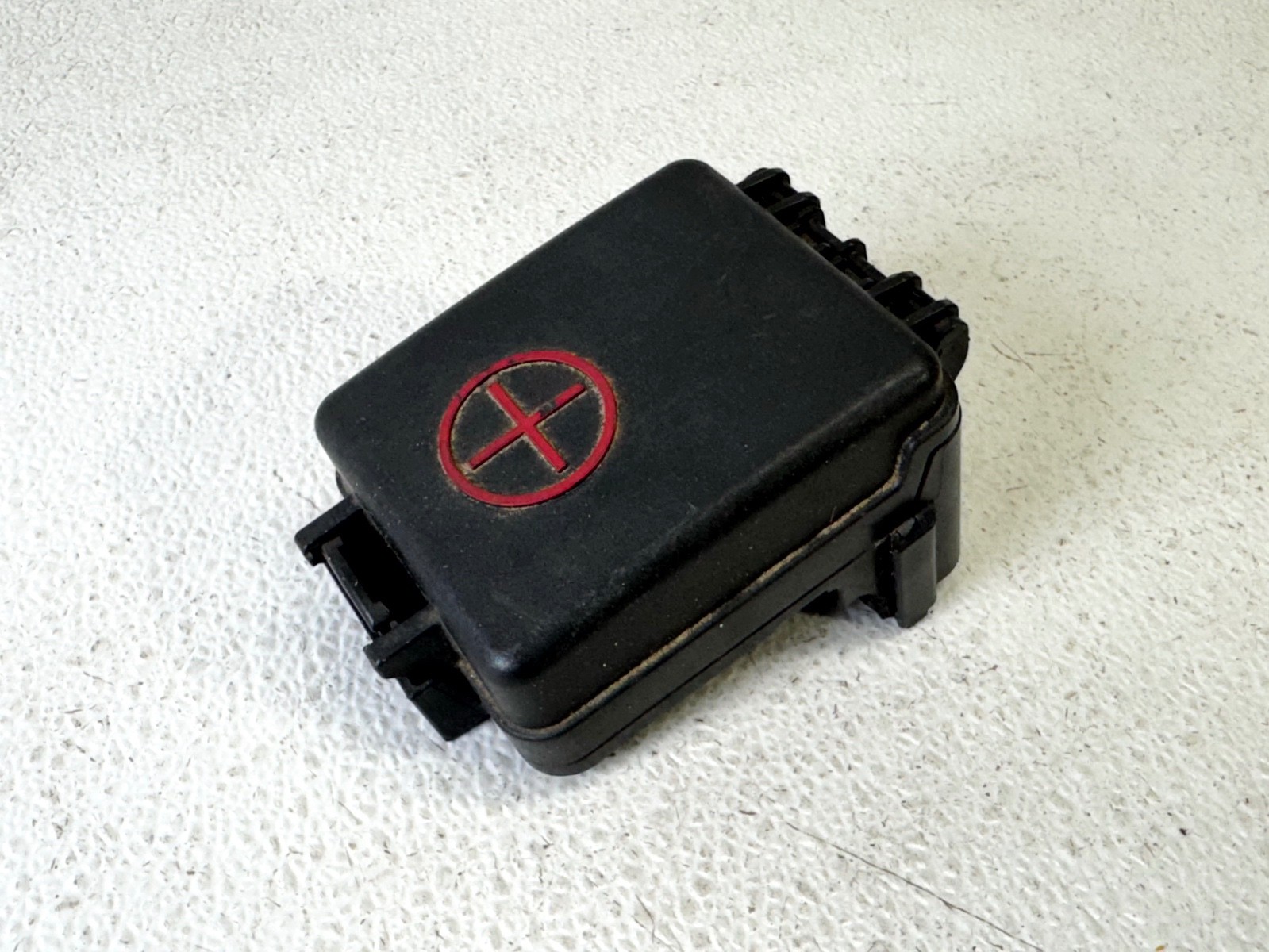 15-21 KIA SEDONA POSITIVE PLUS (+) BATTERY TERMINAL PROTECTION CAP COVER