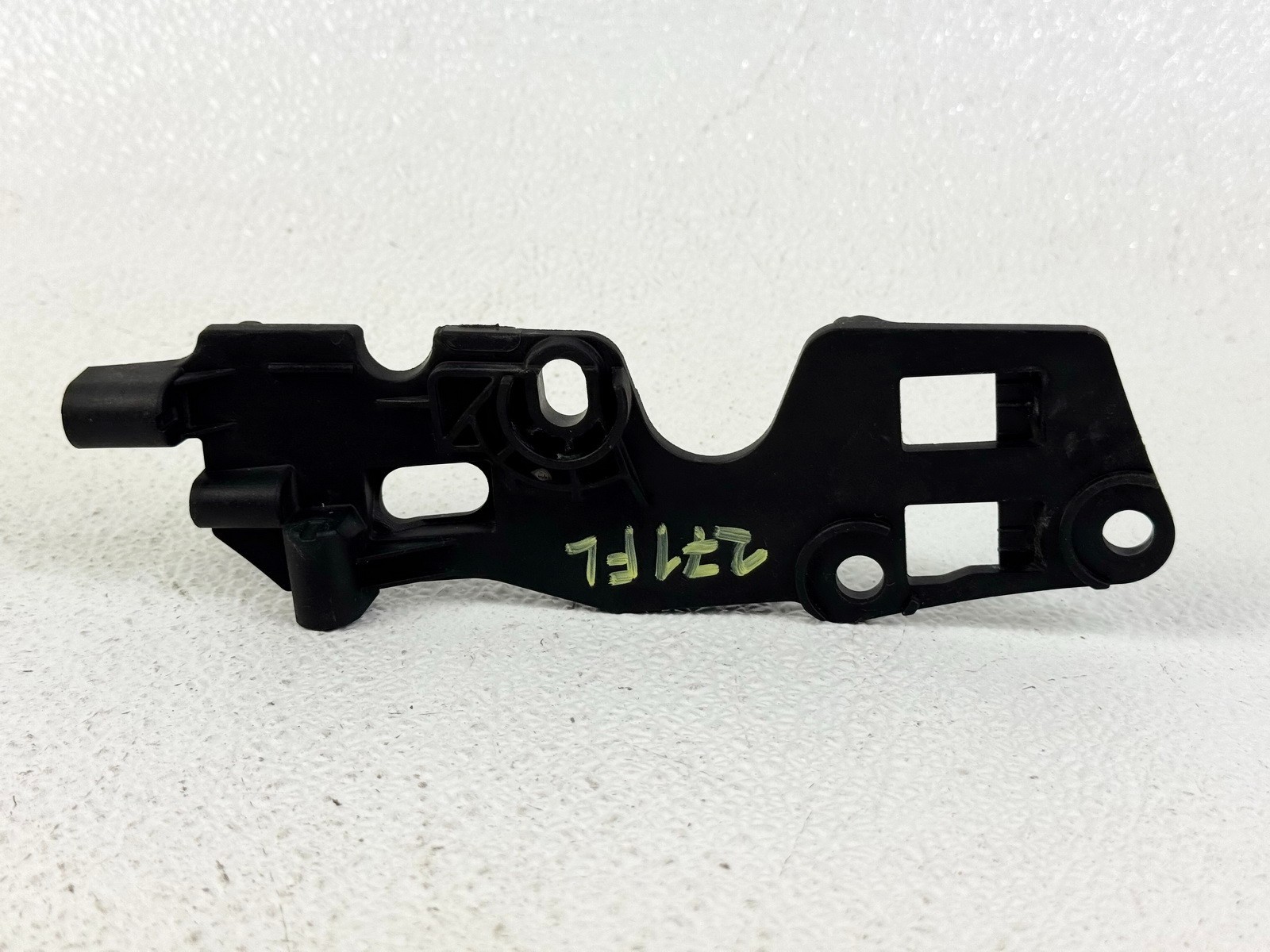 15-23 LAND ROVER DISCOVERY SPORT FRONT LEFT SIDE FENDER SUPPORT BRACKET