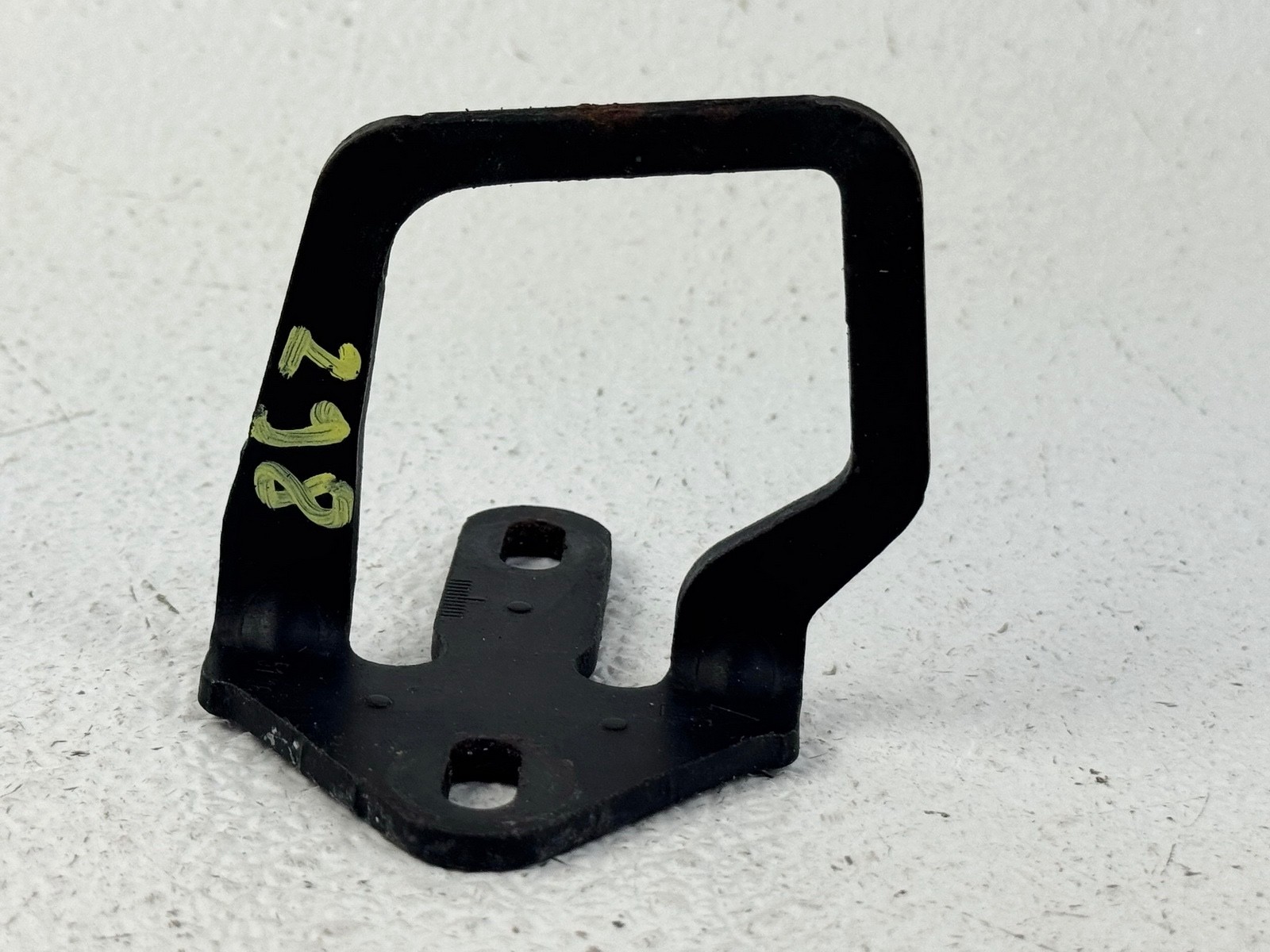 17-19 INFINITI QX30 FRONT HOOD BONNET LATCH LOCK UPPER STRIKER