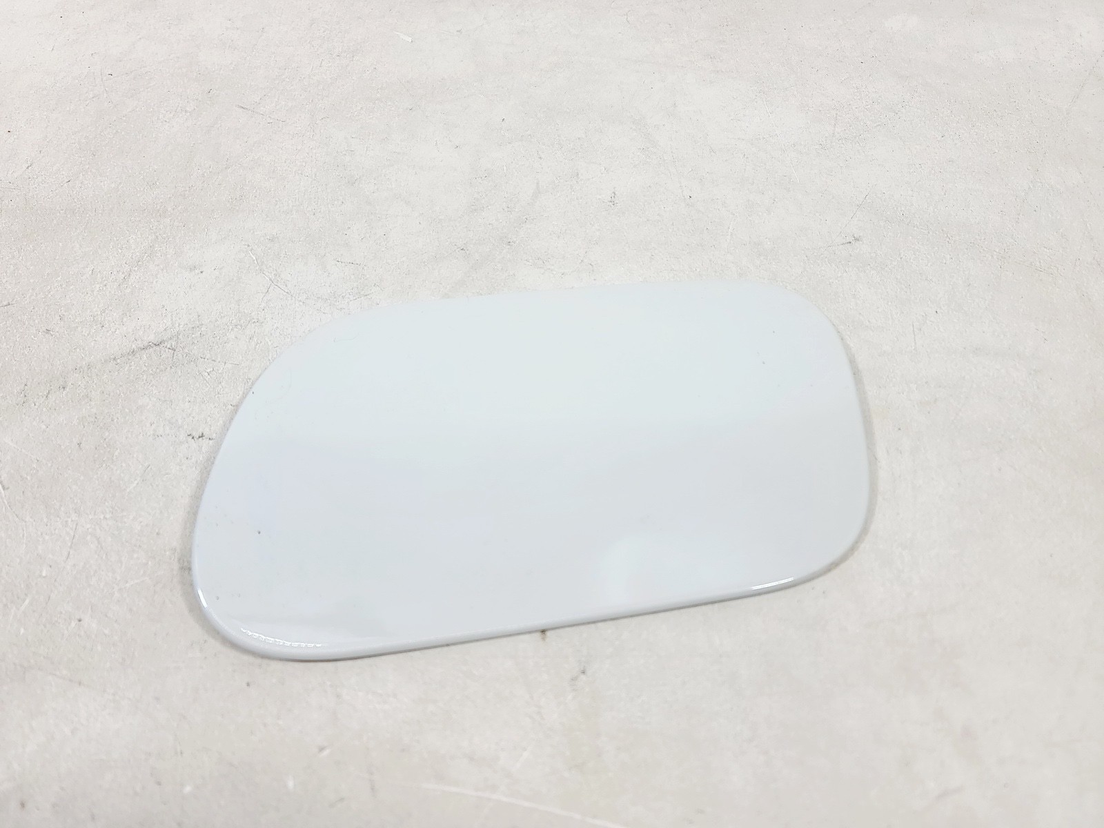 11-17 VOLKSWAGEN TOUAREG REAR FUEL GAS TANK FILLER DOOR LID OPENER PANEL