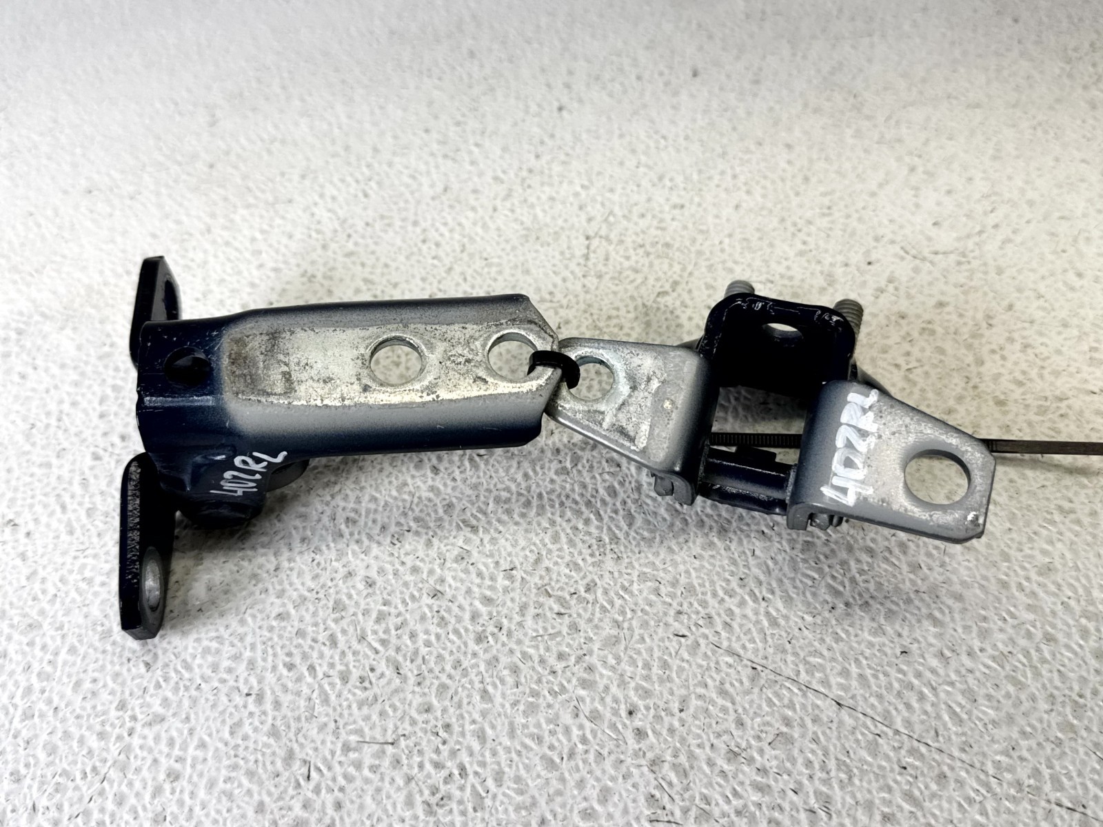 07-25 MITSUBISHI OUTLANDER REAR LEFT LH SIDE DOOR UPPER & LOWER HINGE