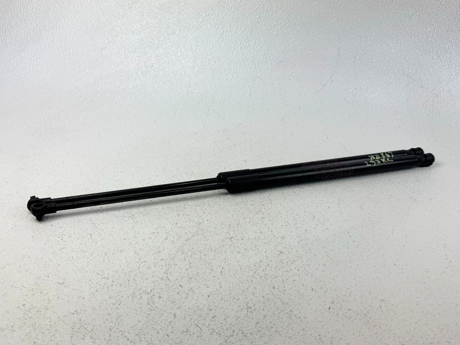17-19 INFINITI QX30 REAR LEFT LH & RIGHT RH TAILGATE LIFT STRUT SUPPORT SET