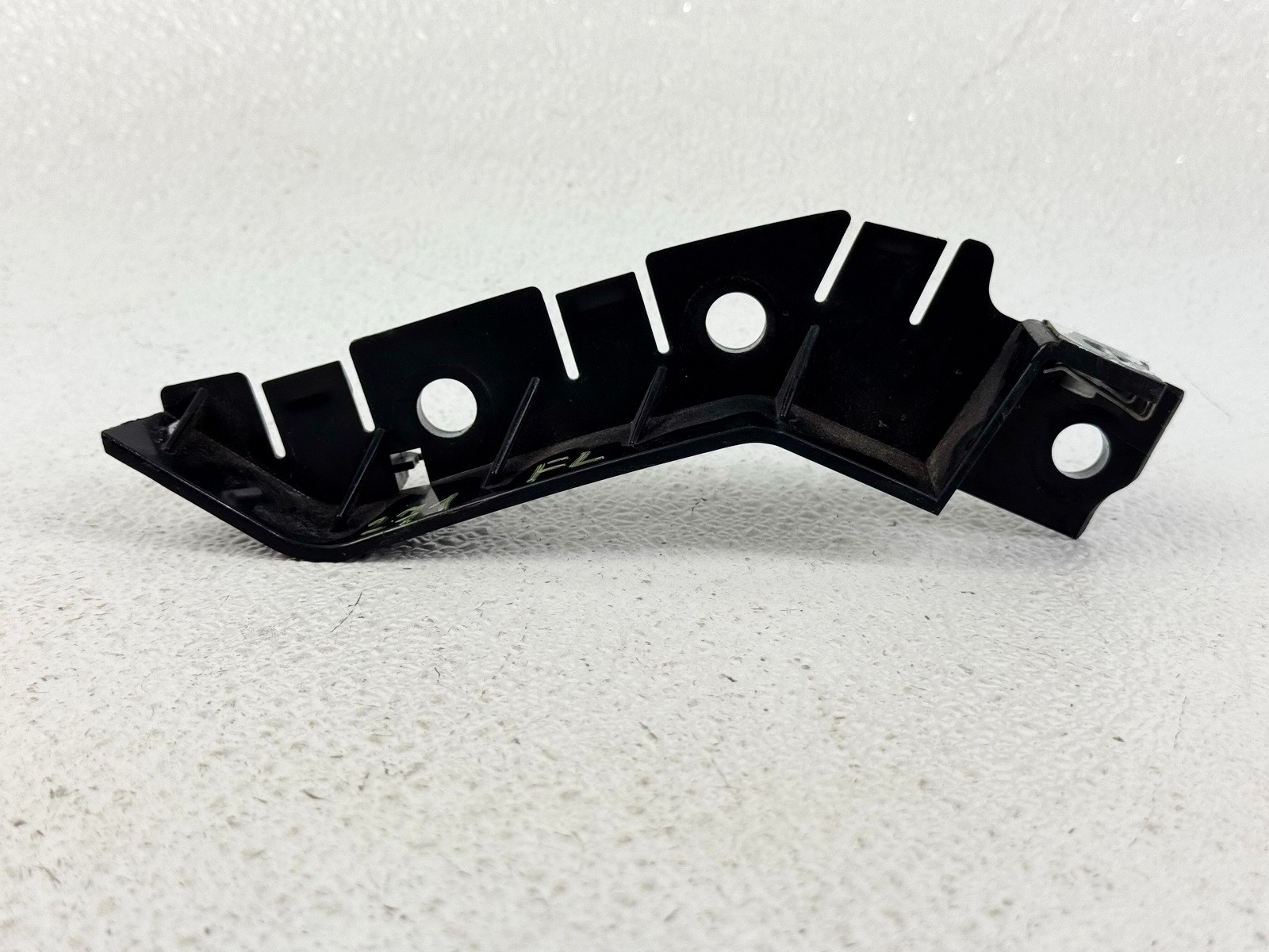 15-19 LAND ROVER DISCOVERY SPORT FRONT LEFT LH SIDE BUMPER MOUNT BRACKET
