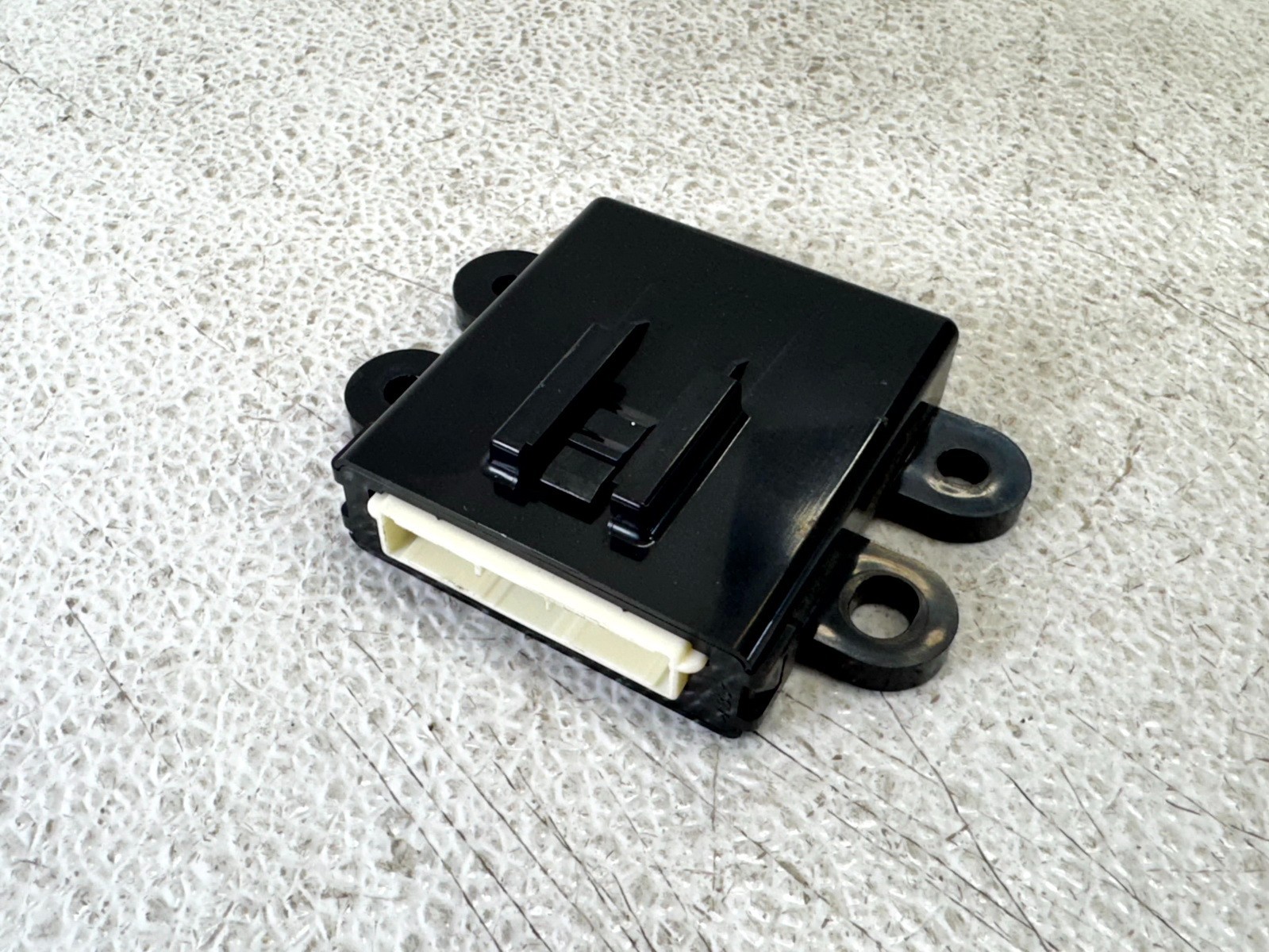14-20 MITSUBISHI OUTLANDER SUSPENSION COMPUTER CONTROL MODULE