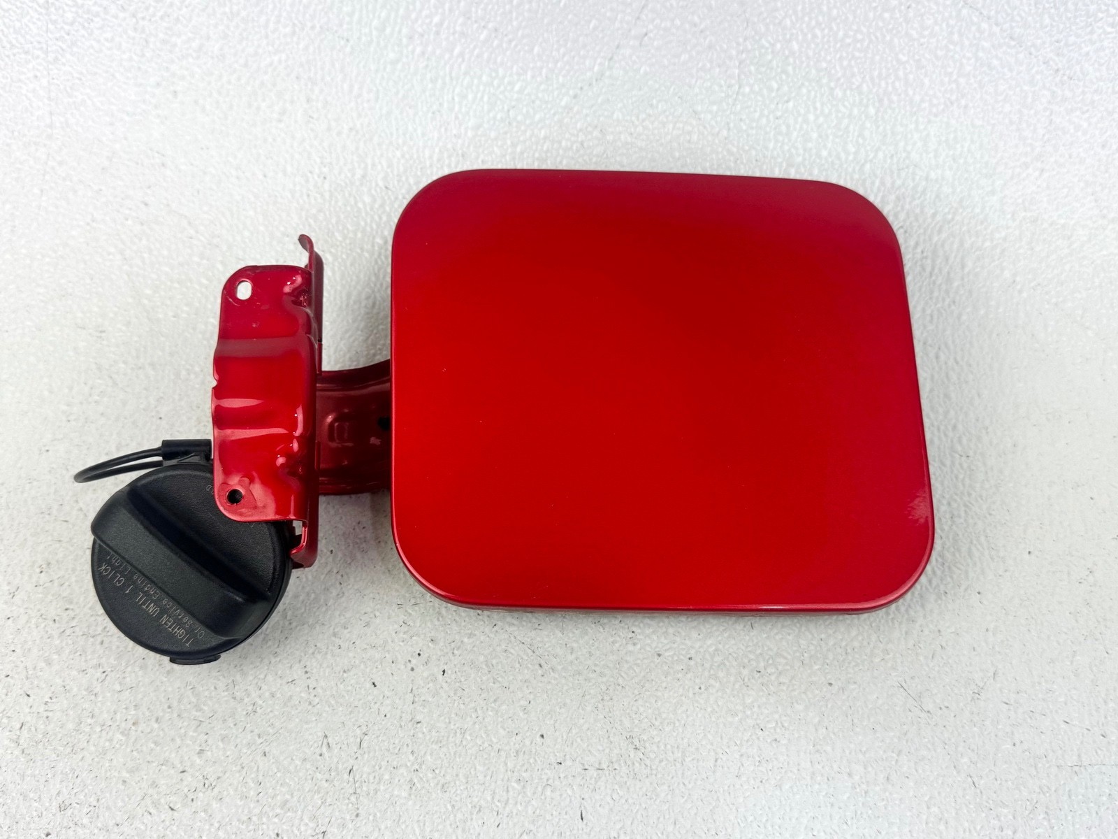14-20 INFINITI Q50 GAS FUEL TANK FILLER DOOR LID COVER W/ CAP ASSEMBLY