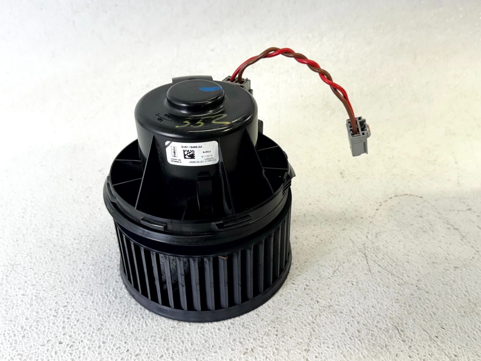 17-19 FORD ESCAPE HVAC A / C HEATER BLOWER MOTOR FAN W / WHEEL