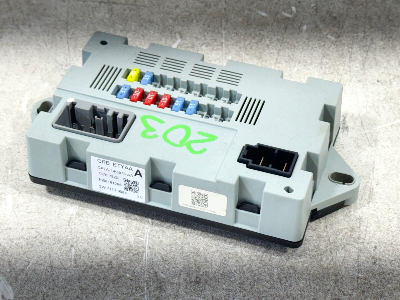 17-19 JAGUAR F-PACE REAR TRUNK CABIN SMART FUSE BOX JUNCTION RELAY