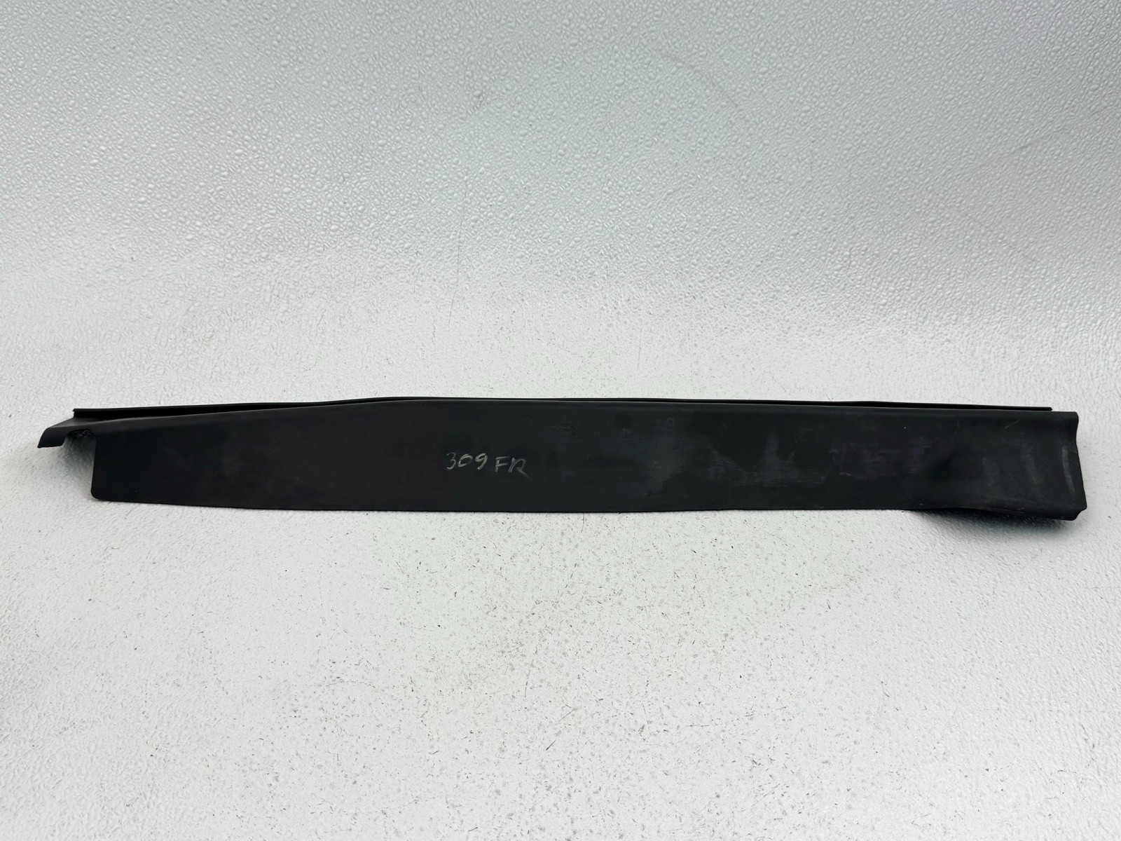 16-23 MAZDA CX-9 CX9 FRONT RIGHT RH PASS SIDE HOOD FENDEER SEAL COVER