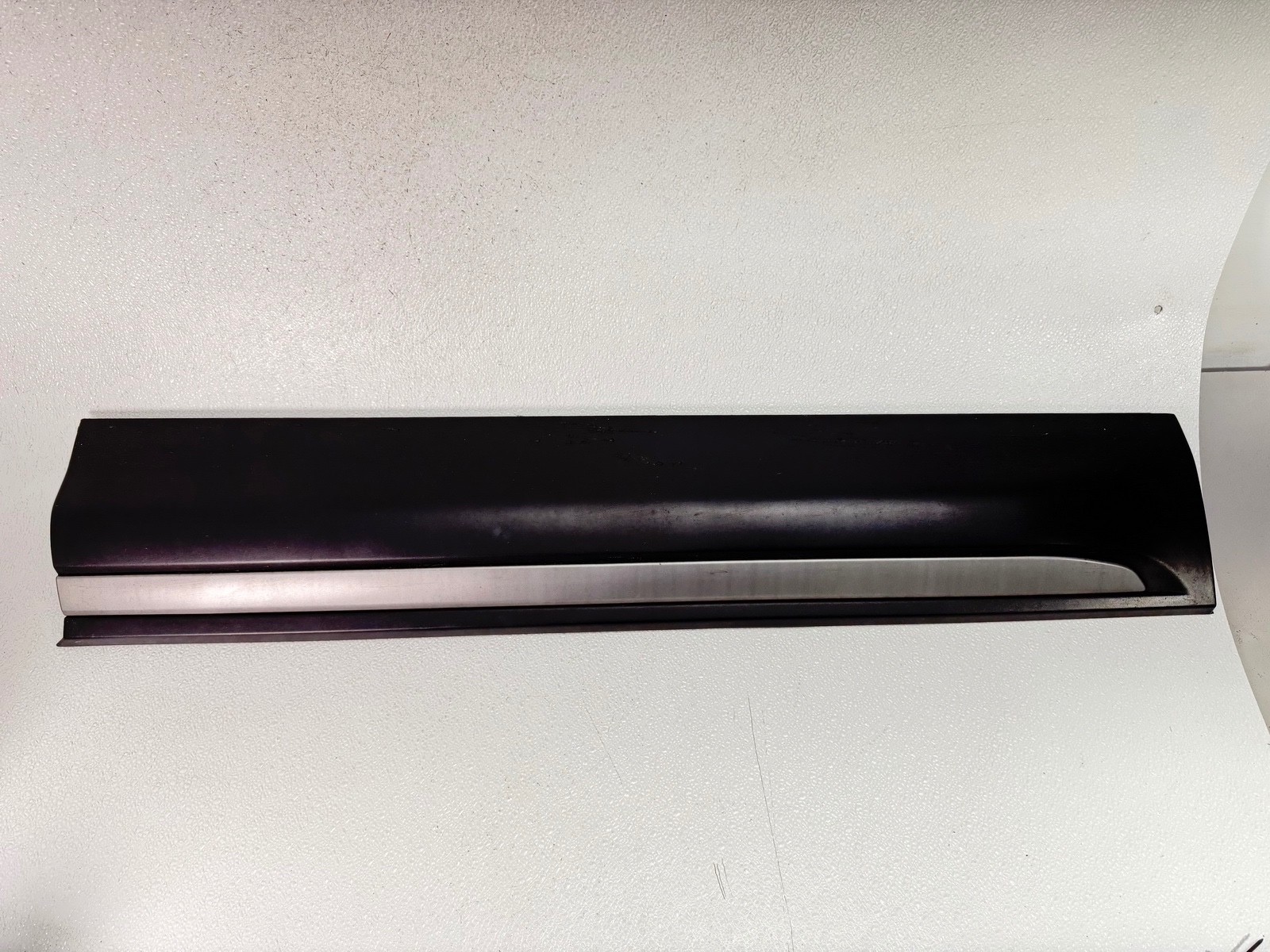 12-15 RANGE ROVER EVOQUE FRONT LEFT DRIVER SIDE DOOR LOWER MOLDING PANEL