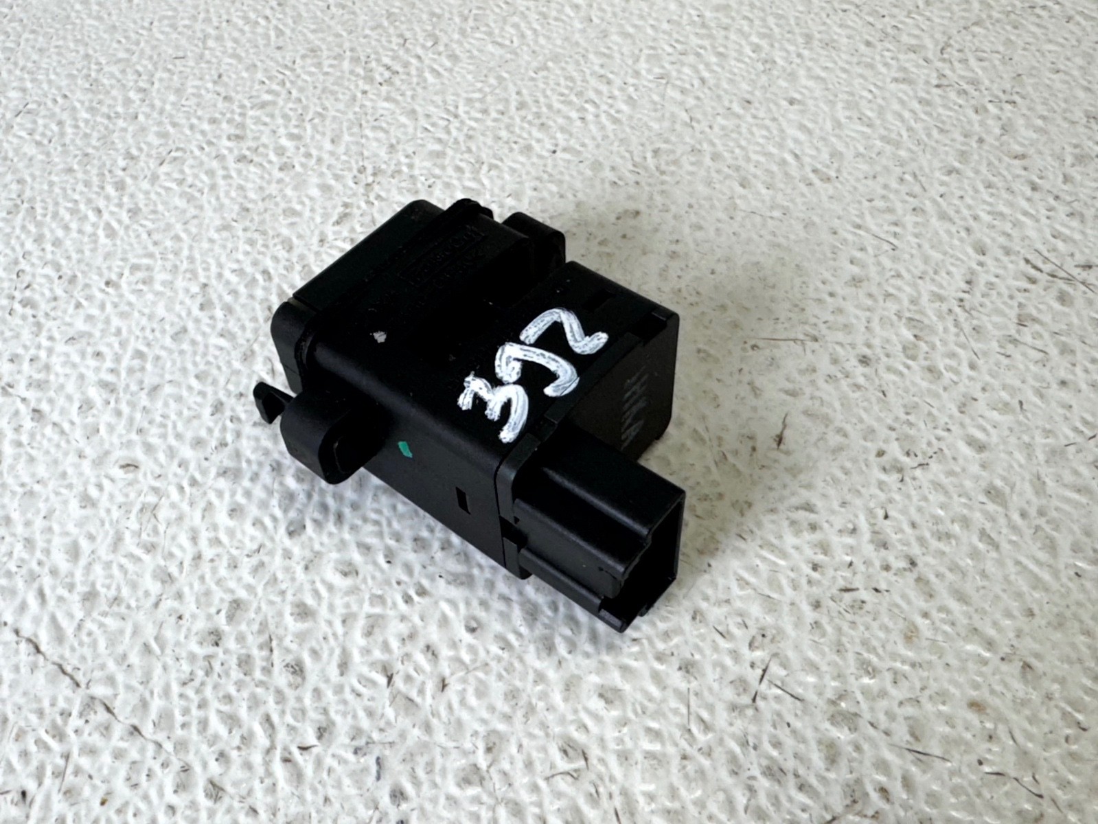 13-20 FORD FUSION CABIN INTERIOR AIR TEMP TEMPERATURE HUMIDITY SENSOR