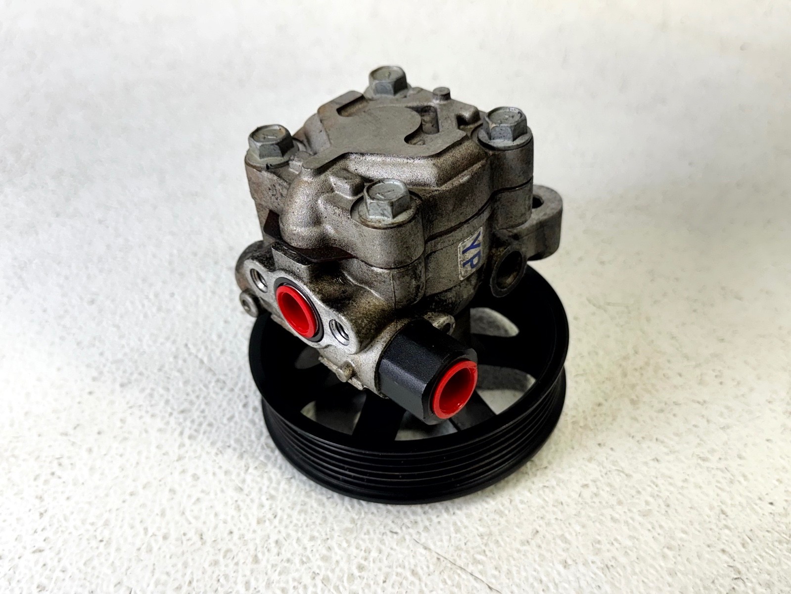 15-21 KIA SEDONA HYDRAULIC POWER STEERING PUMP W/ PULLEY ASSEMBLY